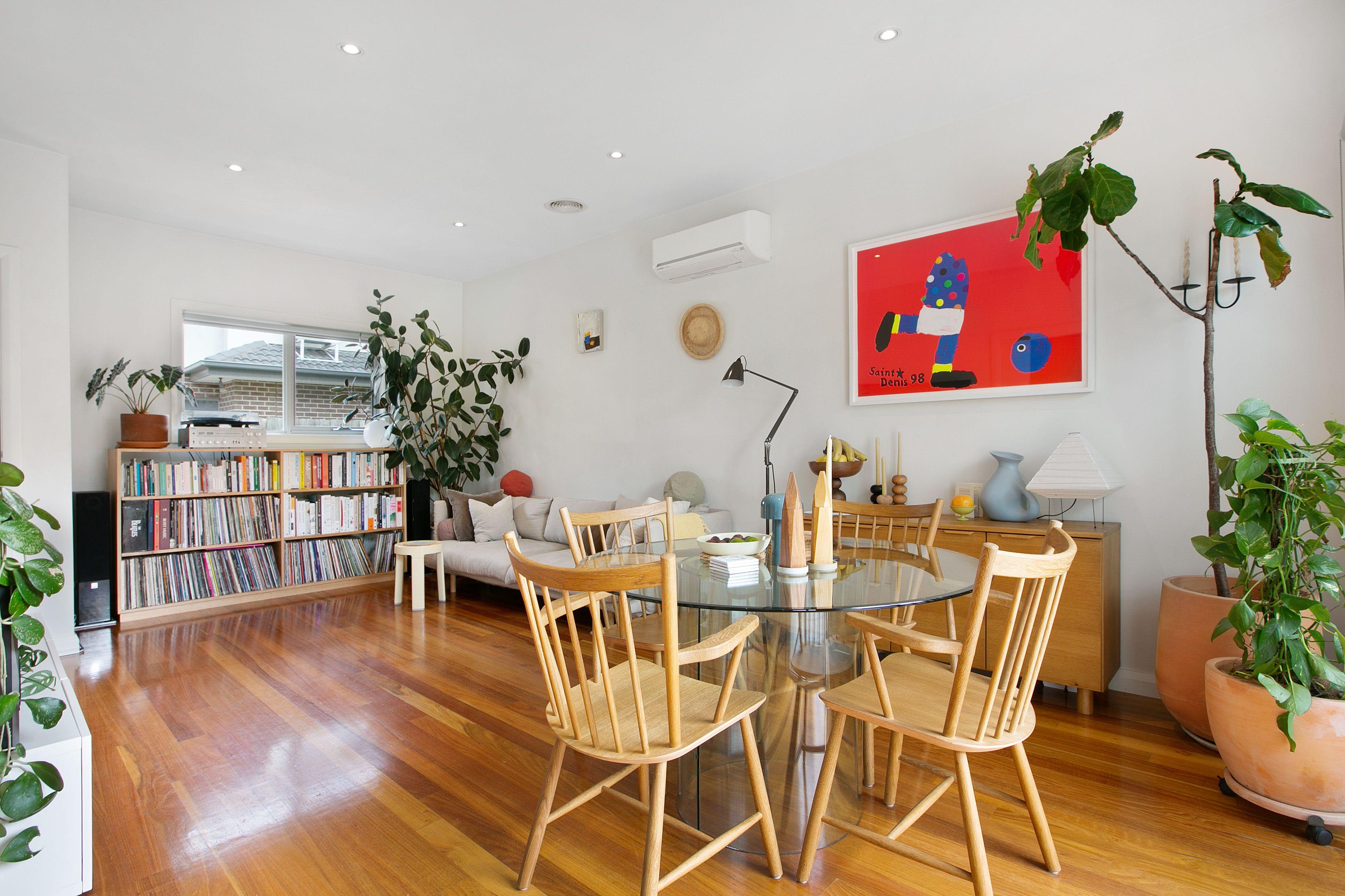 Comfort And Style In A Prime Location!