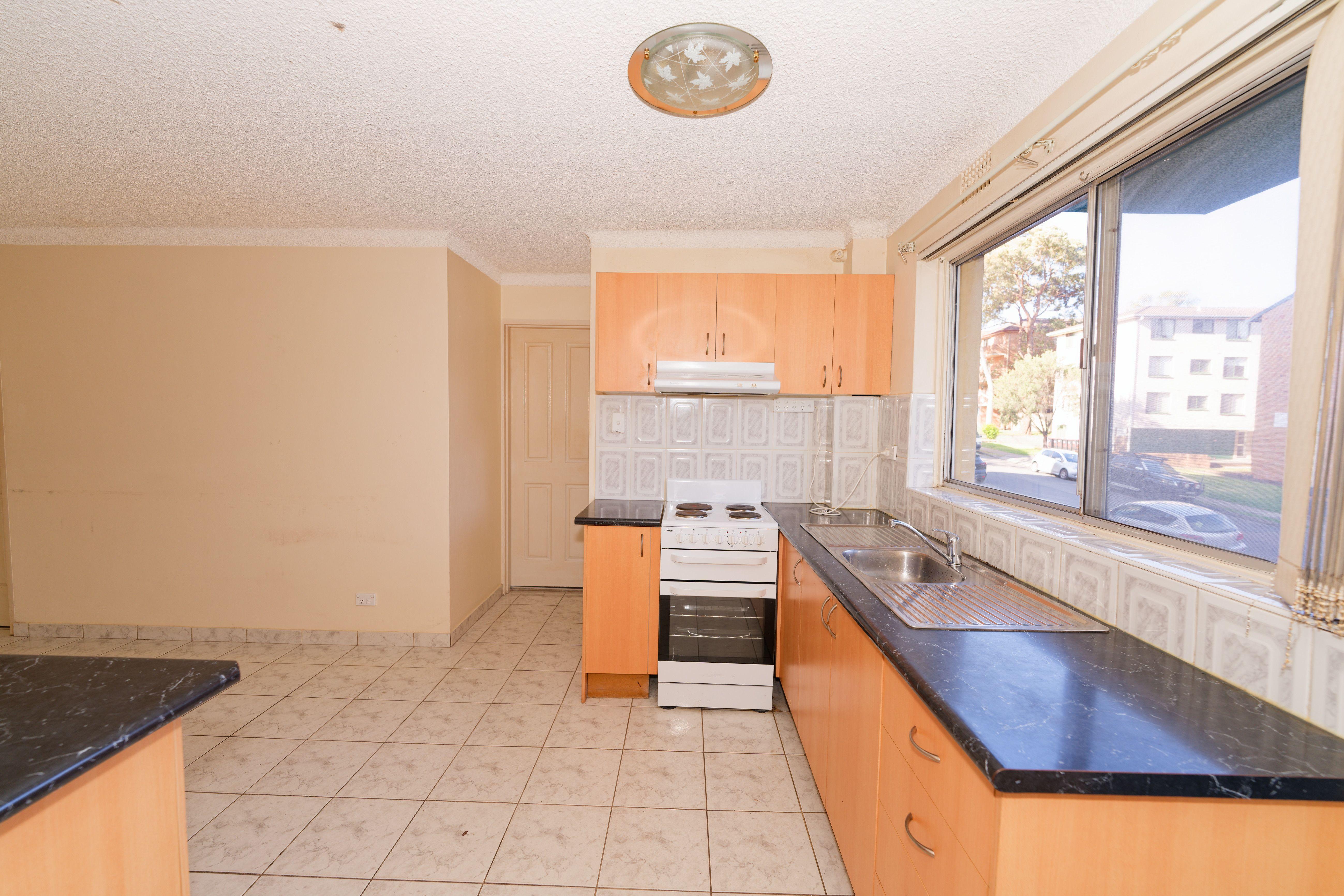 Spacious 1-Bedroom Unit - Prime Liverpool Location