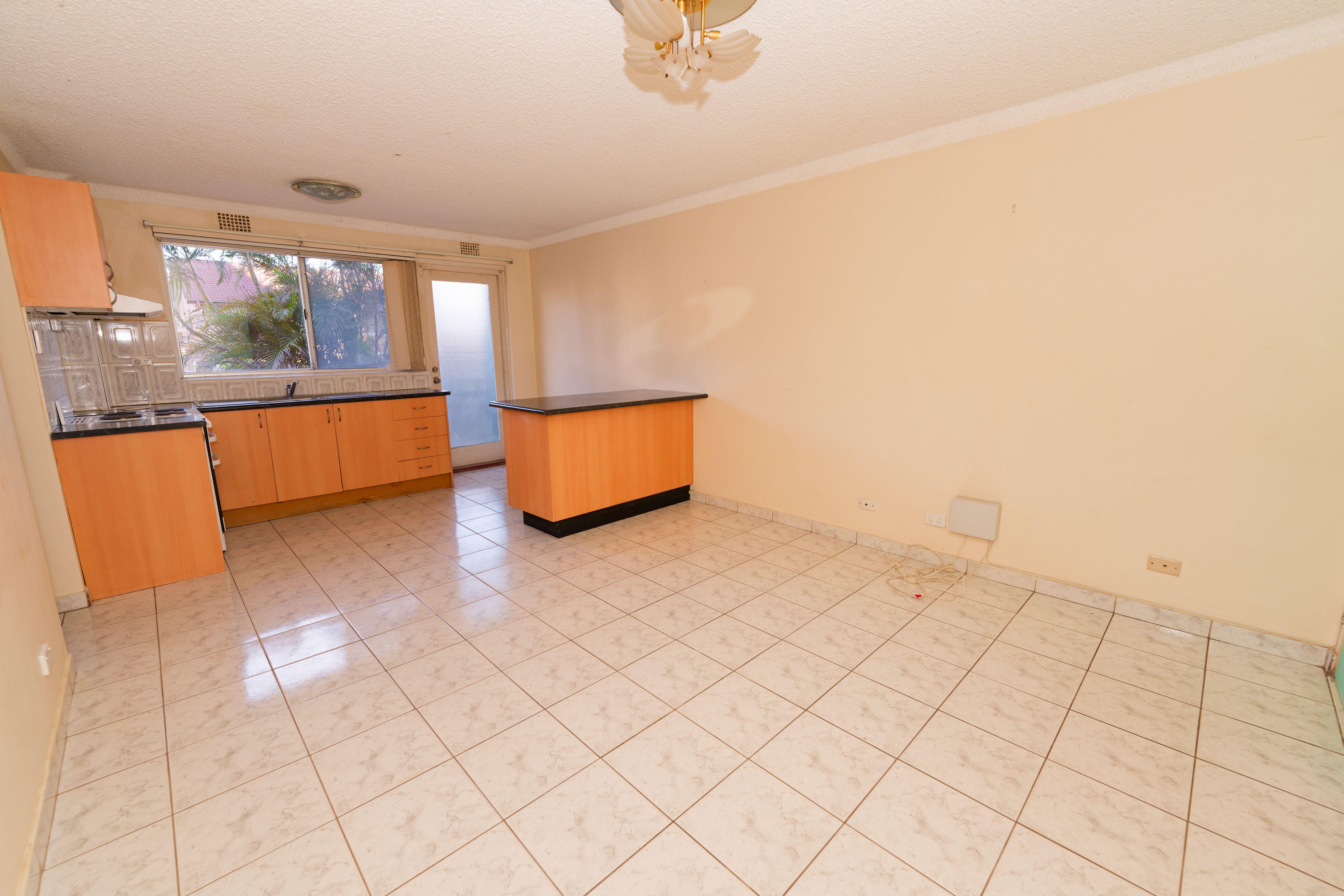 Spacious 1-Bedroom Unit - Prime Liverpool Location