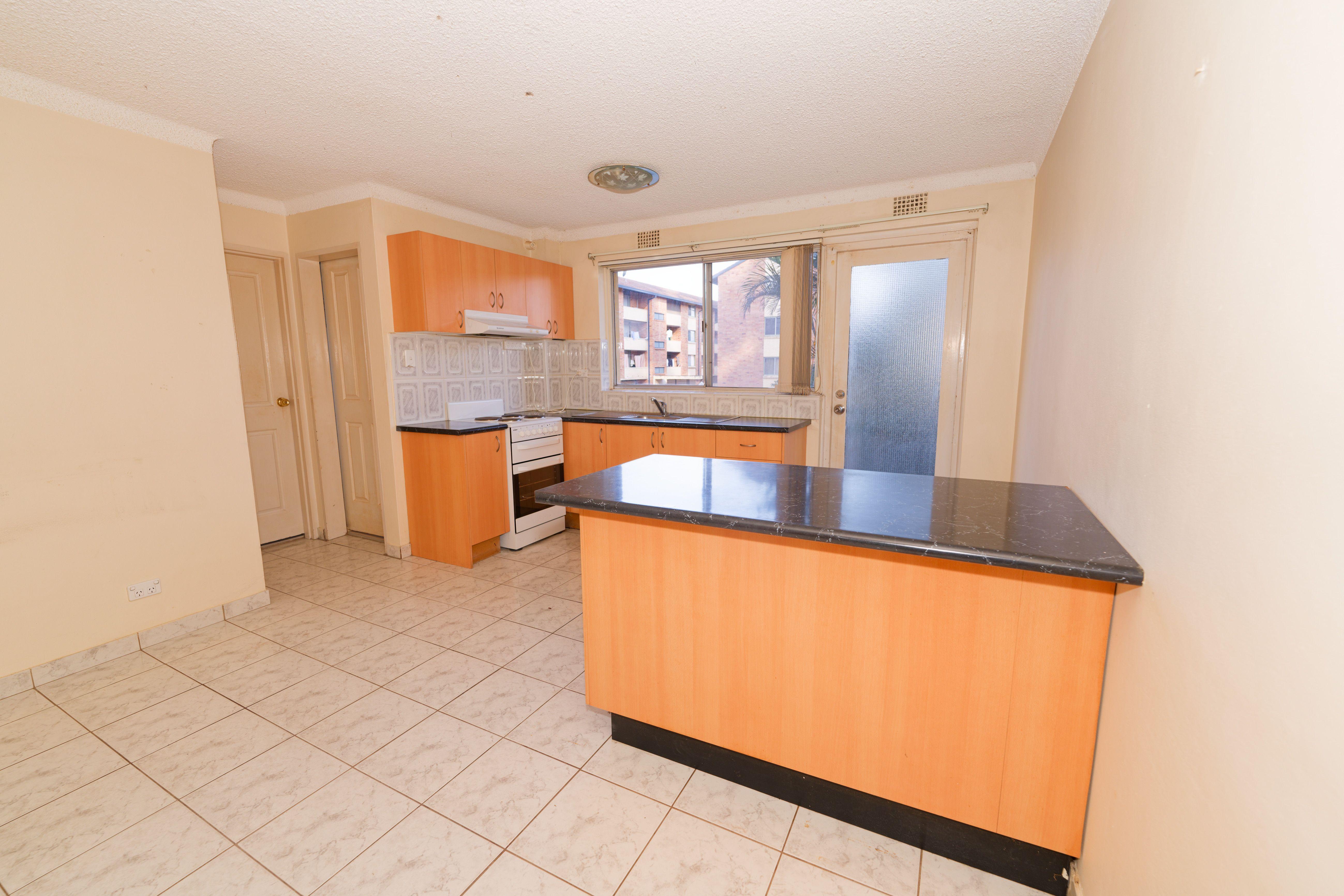 Spacious 1-Bedroom Unit - Prime Liverpool Location