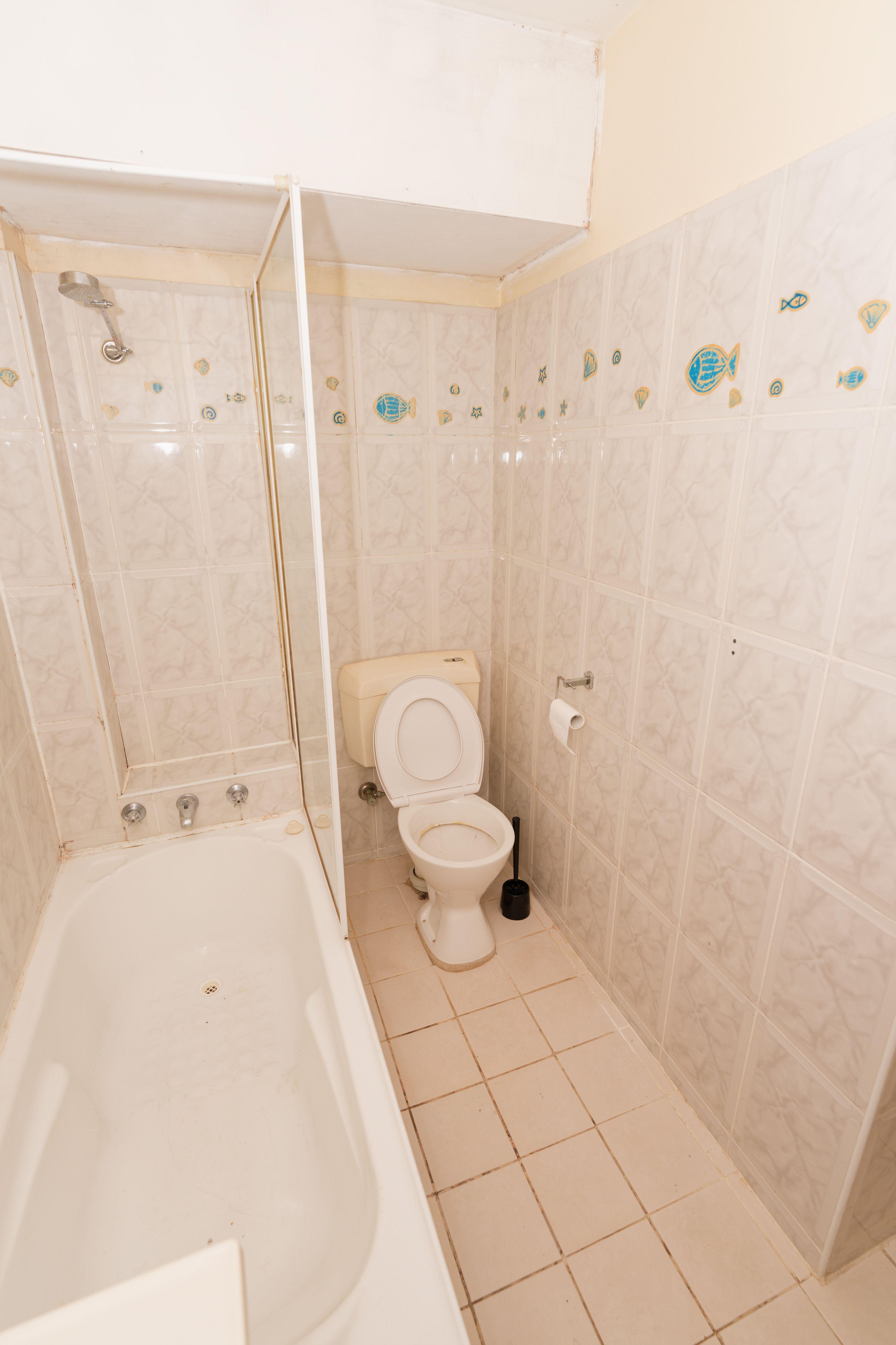 Spacious 1-Bedroom Unit - Prime Liverpool Location