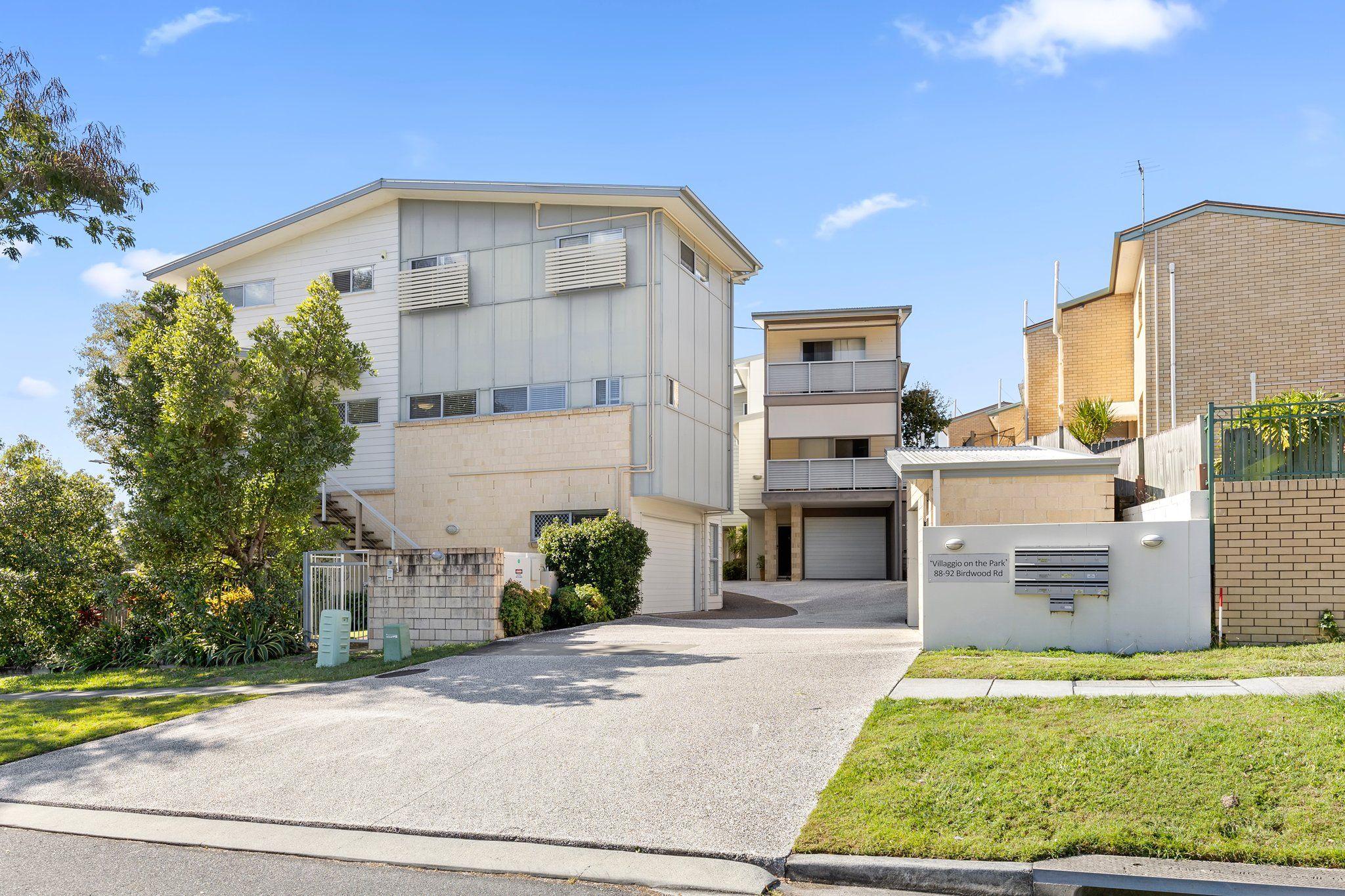 Prop-GPT: Townhouse: QLD Carina Heights, QLD 4152 Home For Rent