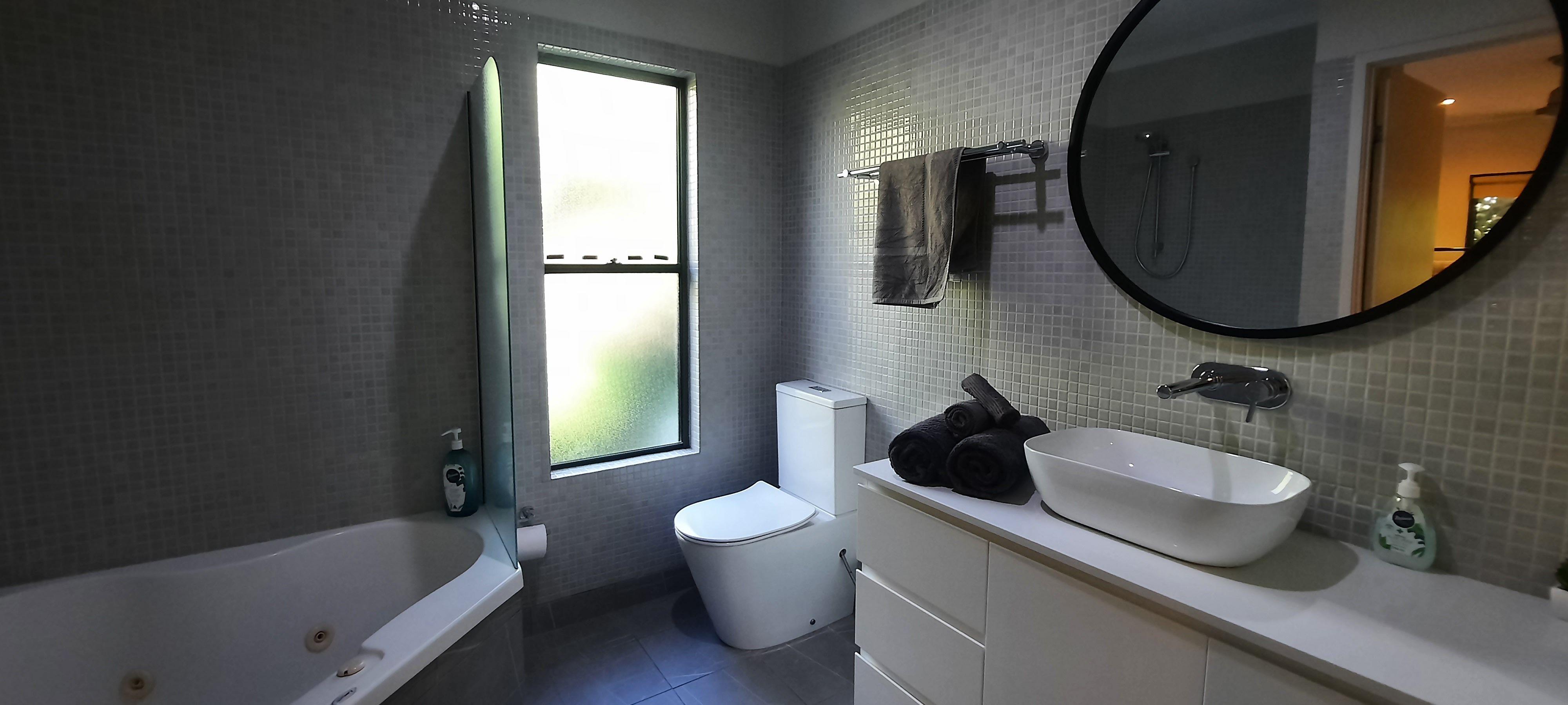 Fully Furnished Two Bedroom Unit in Airlie Beach