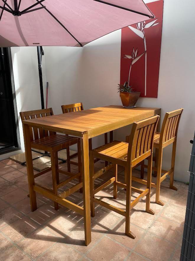 Fully Furnished Two Bedroom Unit in Airlie Beach