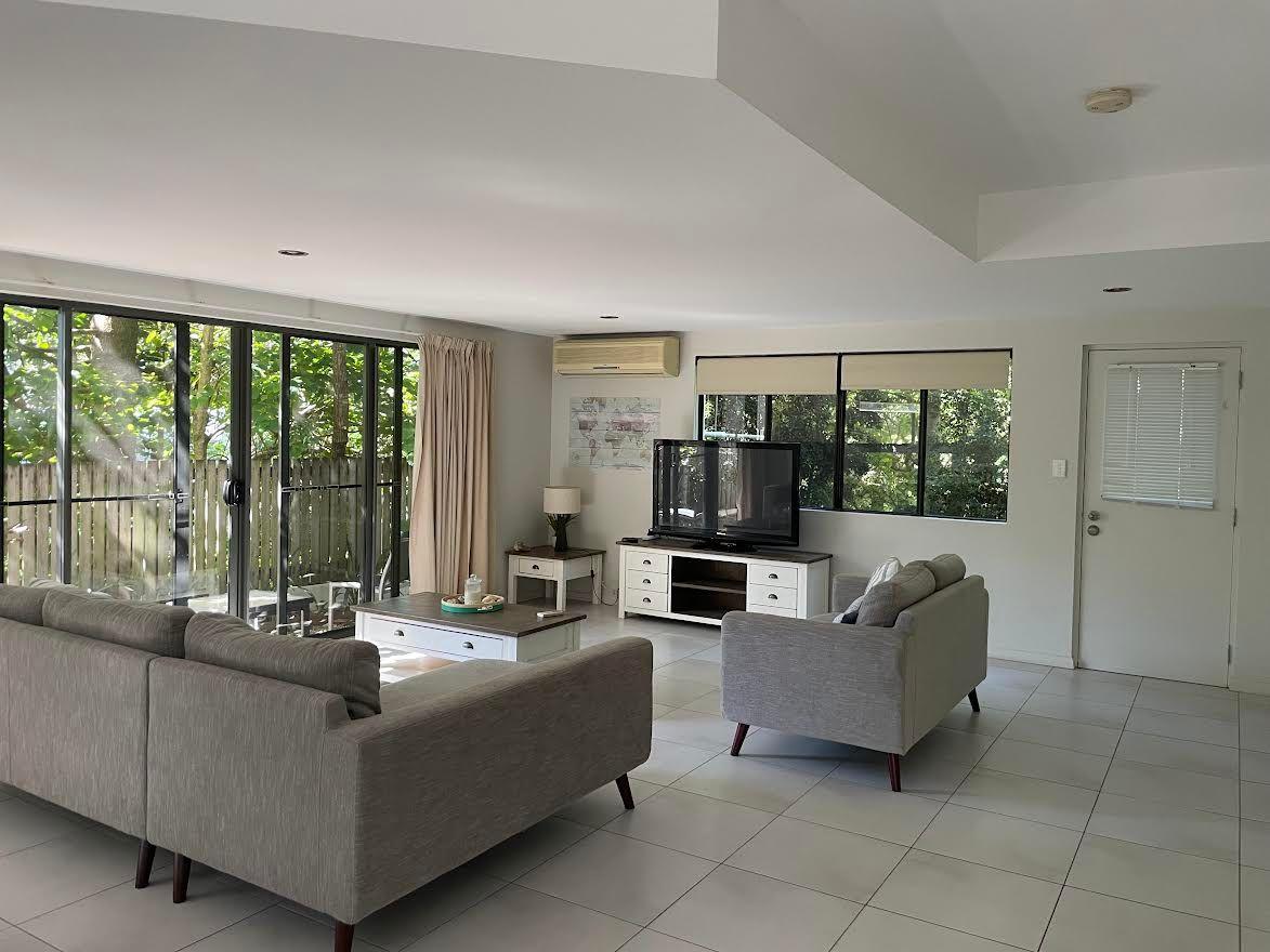 Fully Furnished Two Bedroom Unit in Airlie Beach