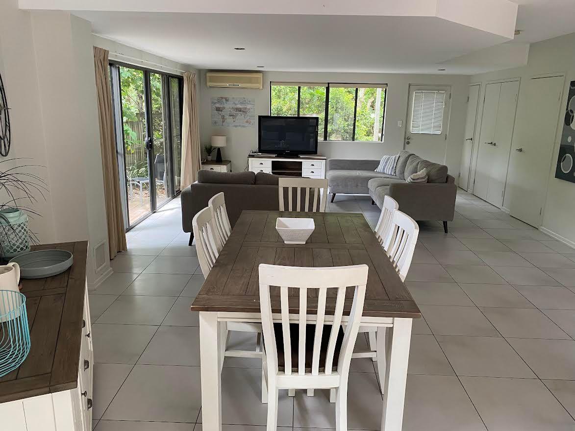 Fully Furnished Two Bedroom Unit in Airlie Beach