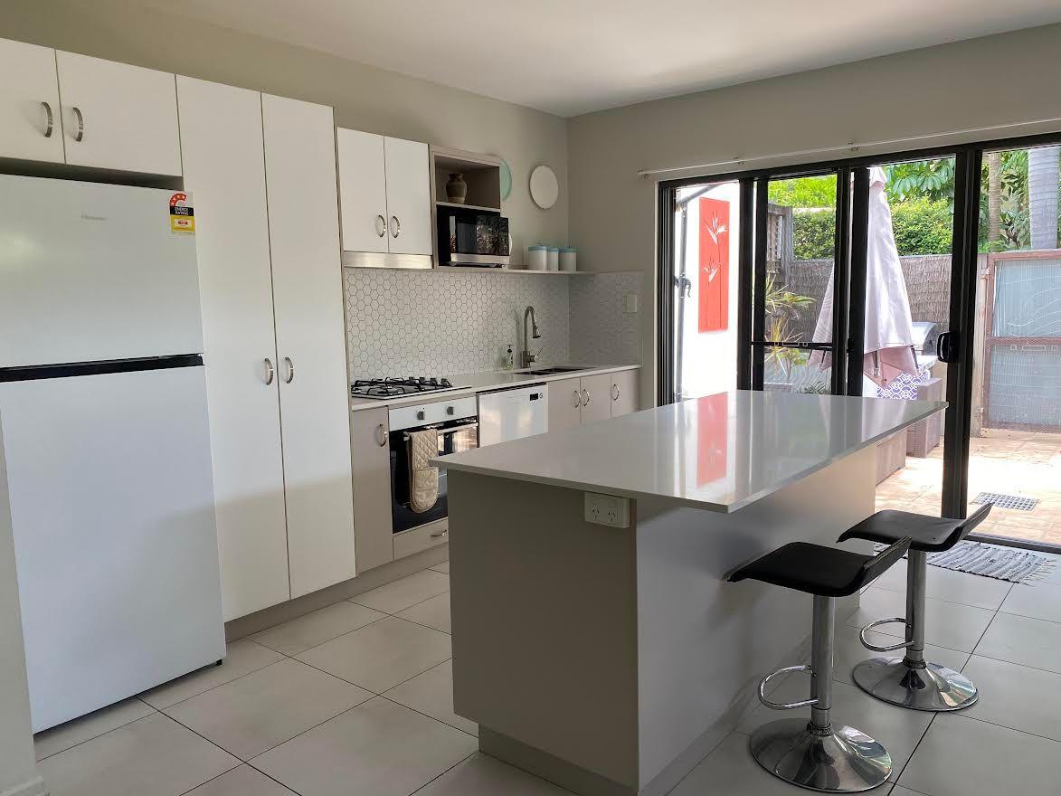 Fully Furnished Two Bedroom Unit in Airlie Beach