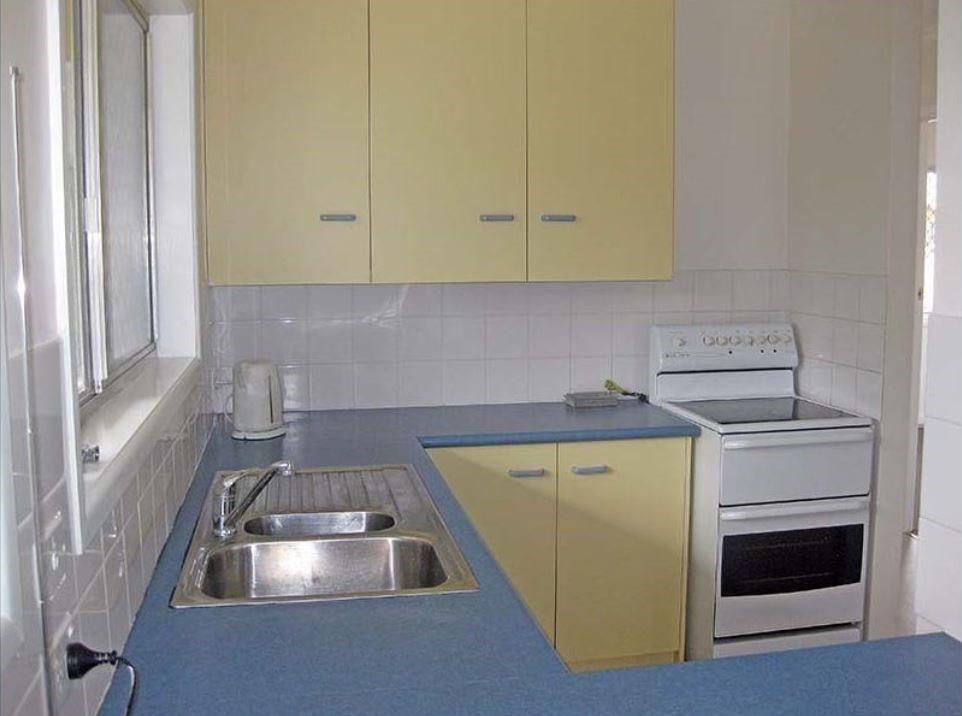 Three Bedroom Top Floor Apartment In The Sought After Koala Park.