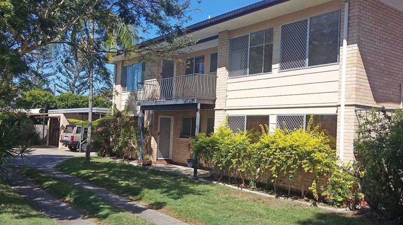 Three Bedroom Top Floor Apartment In The Sought After Koala Park.