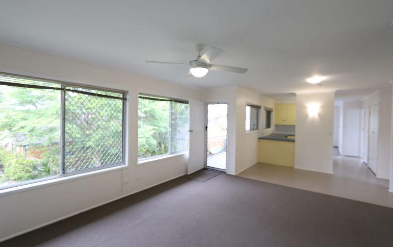 Three Bedroom Top Floor Apartment In The Sought After Koala Park.