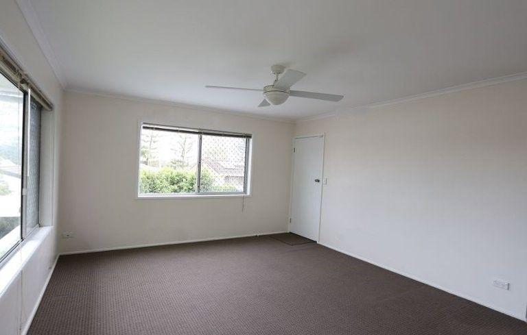 Three Bedroom Top Floor Apartment In The Sought After Koala Park.