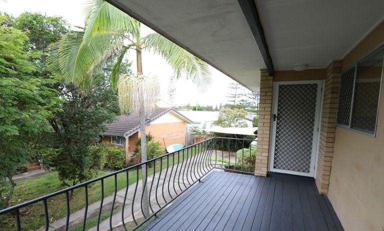 Three Bedroom Top Floor Apartment In The Sought After Koala Park.
