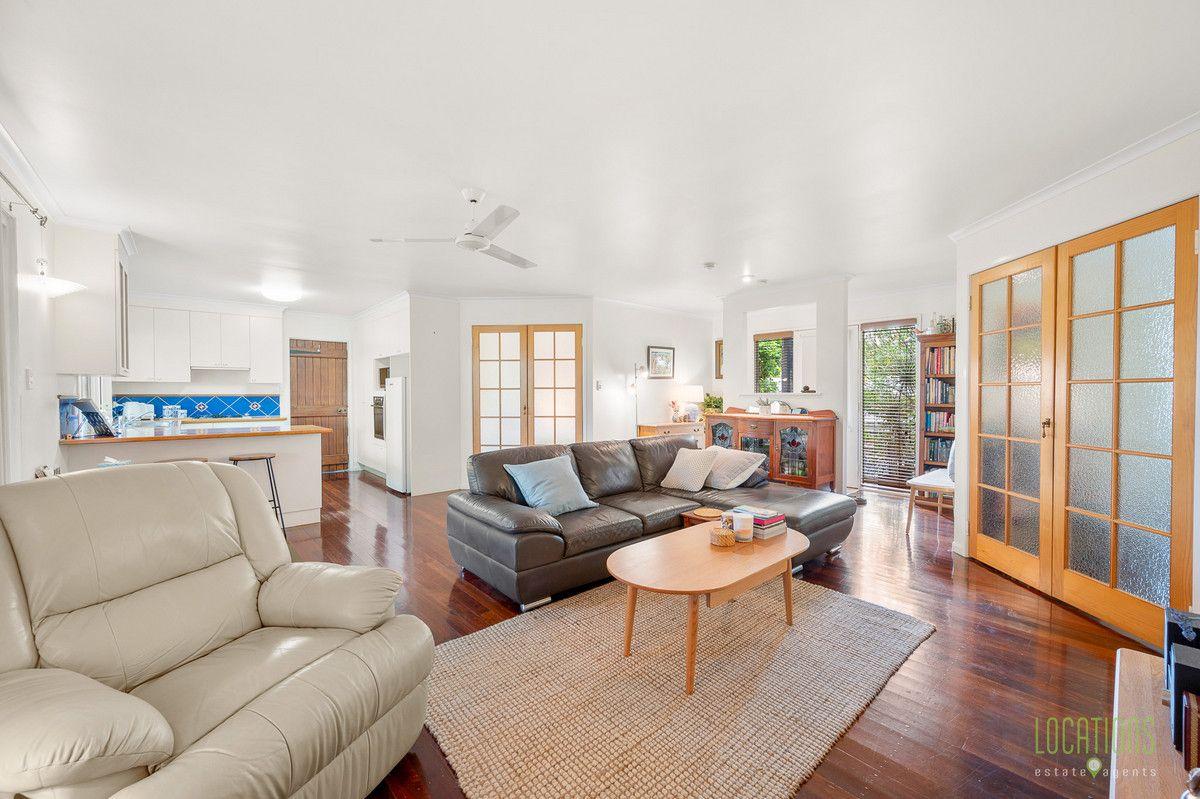 NATURE AT YOUR DOORSTEP: CHARACTER-FILLED FAMILY HOME