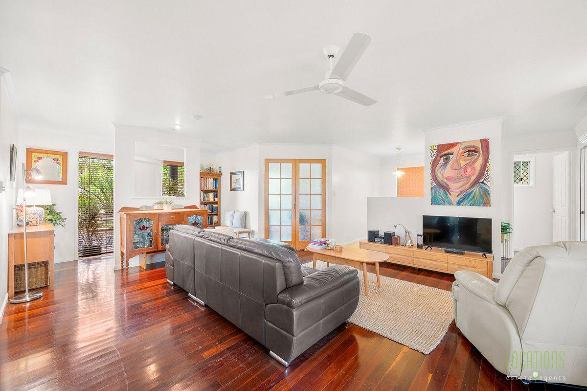 NATURE AT YOUR DOORSTEP: CHARACTER-FILLED FAMILY HOME