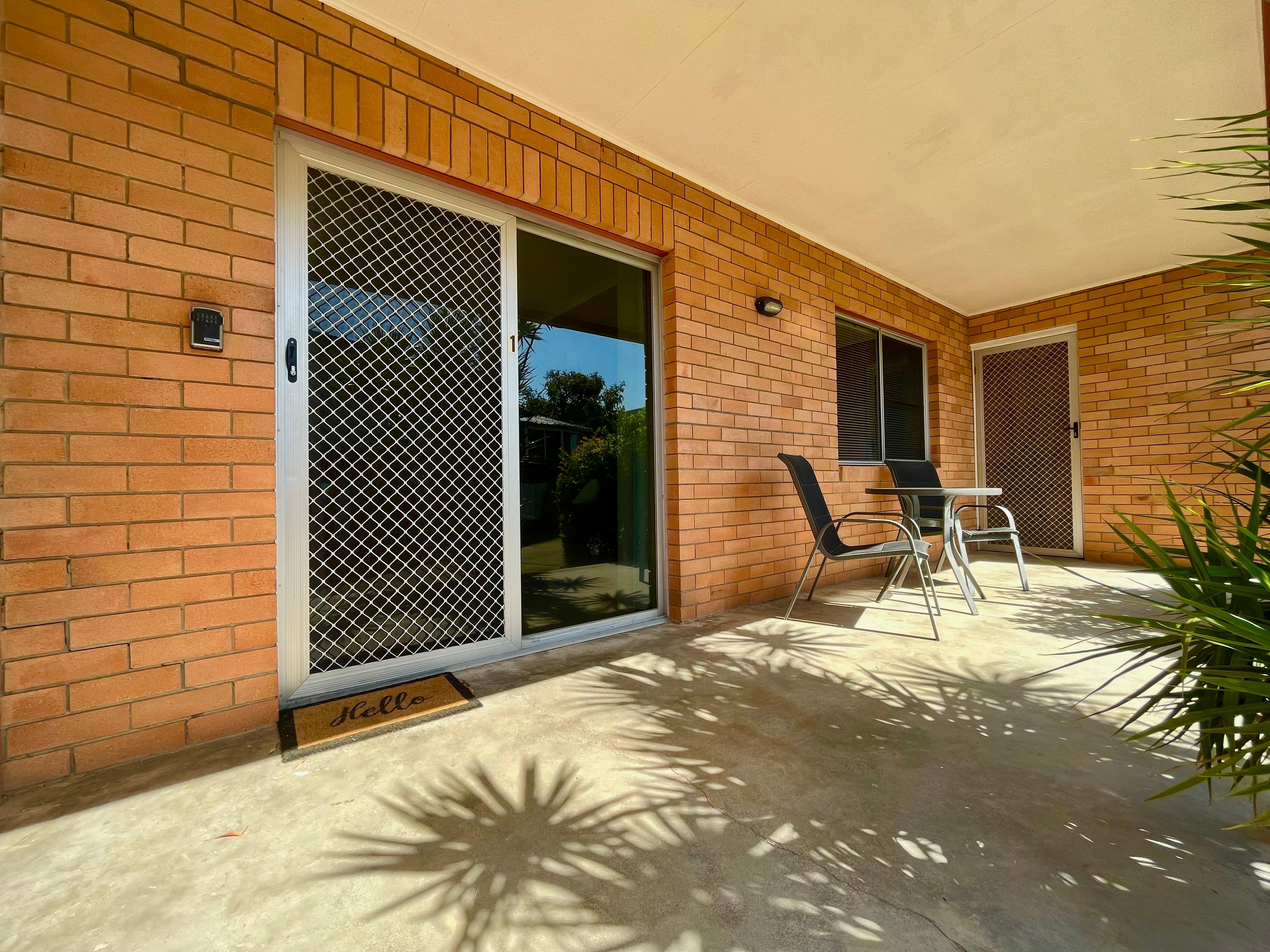 Charming 2-Bedroom unit with ocean views in Airlie Beach