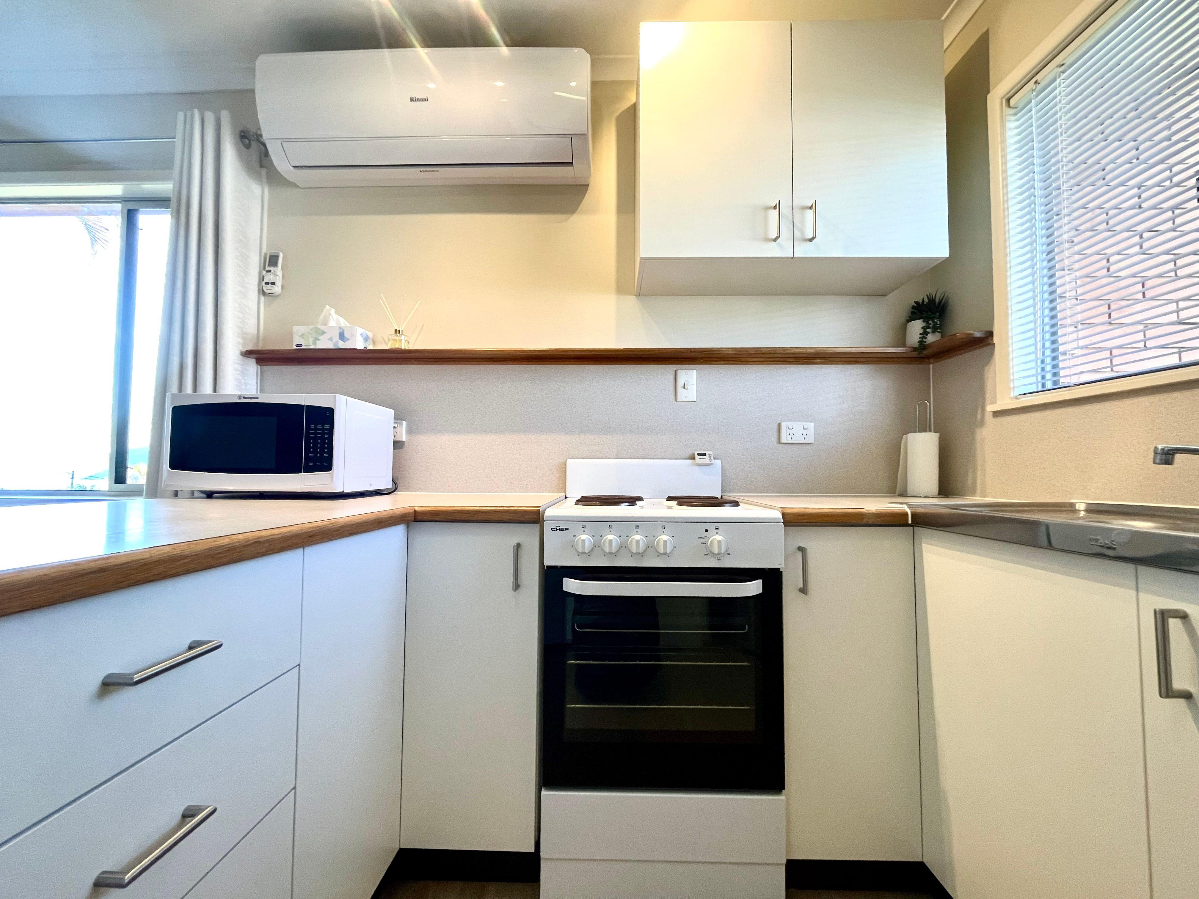 Charming 2-Bedroom unit with ocean views in Airlie Beach