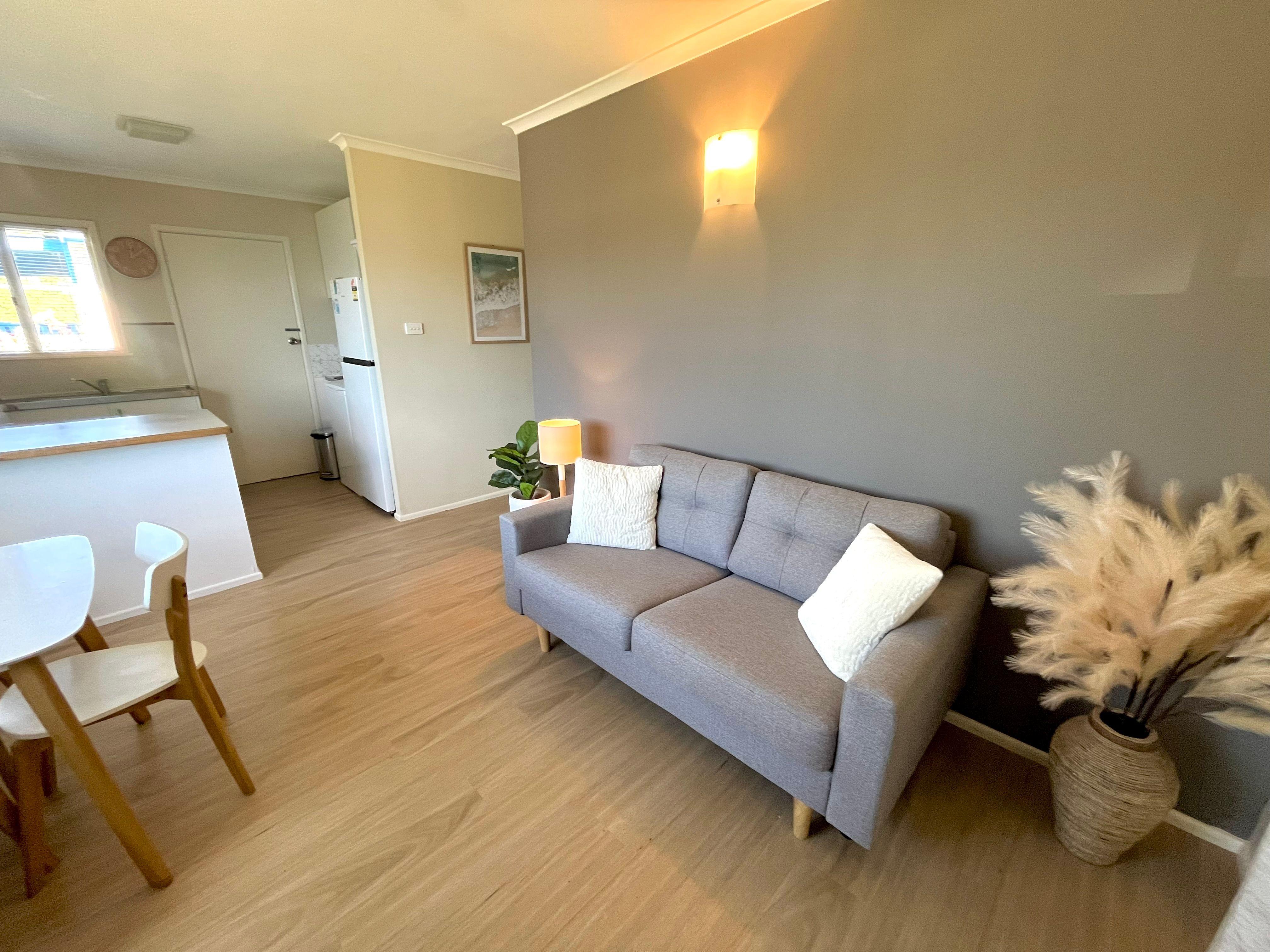Charming 2-Bedroom unit with ocean views in Airlie Beach