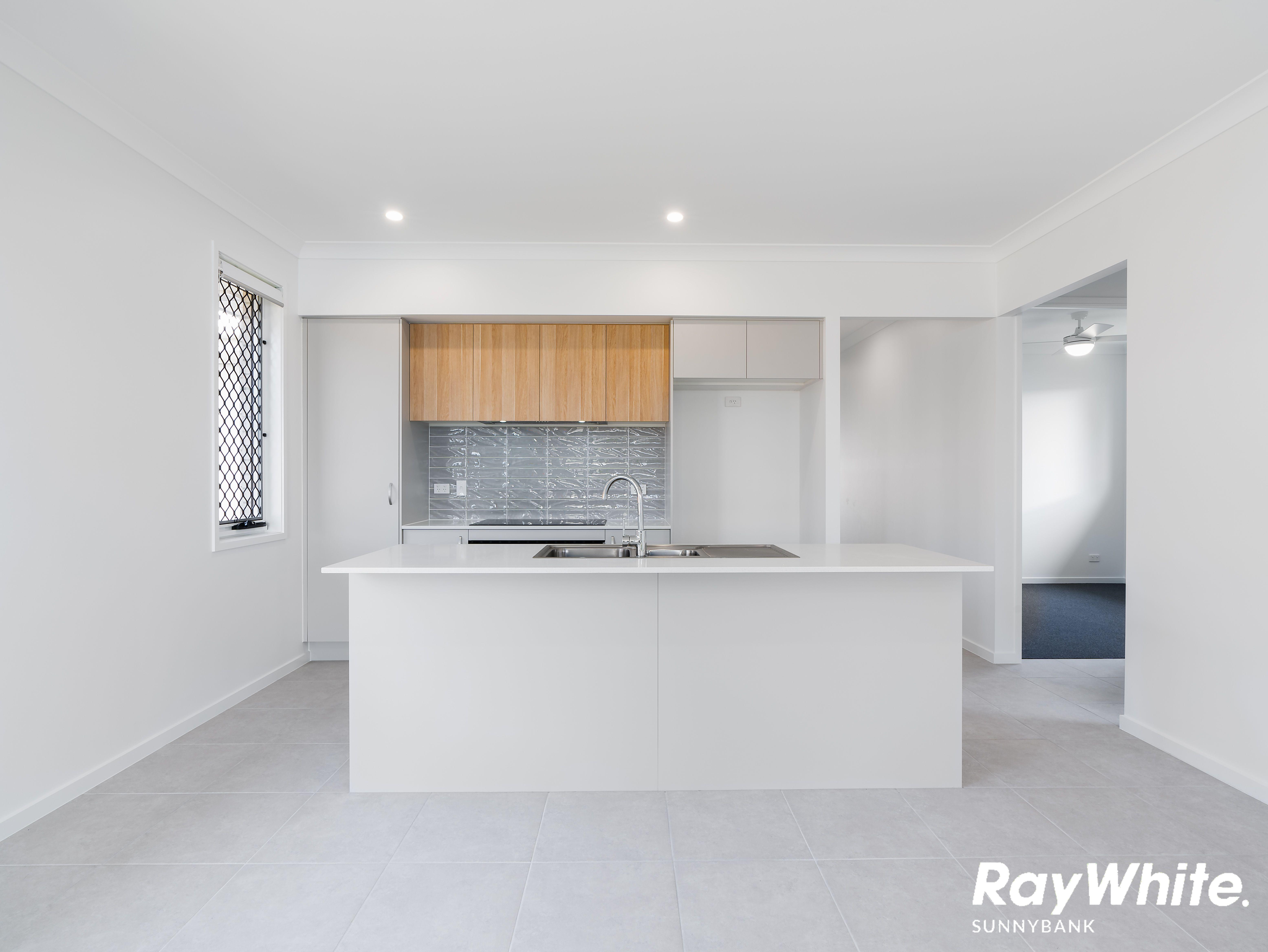 Fantastic Modern 4-Bedroom Family Home!