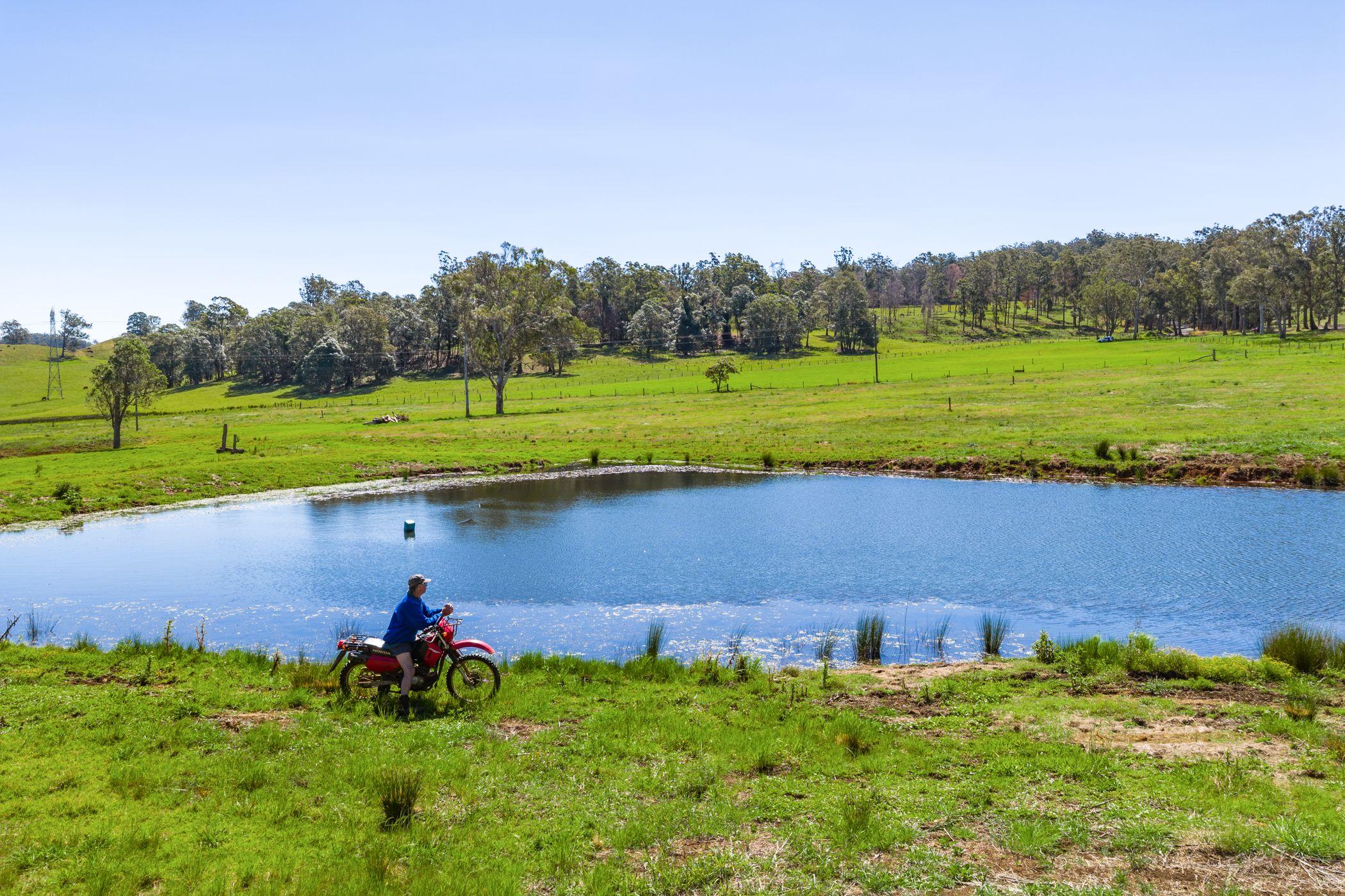 Prop-GPT: Lifestyle: QLD Hampton, QLD 4352 Rural