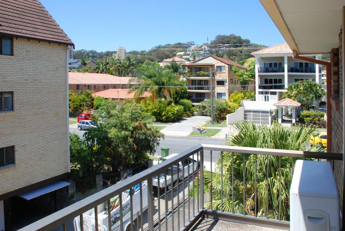 Prop-GPT: Property: QLD Burleigh Heads, QLD 4220 Queensland 4220
