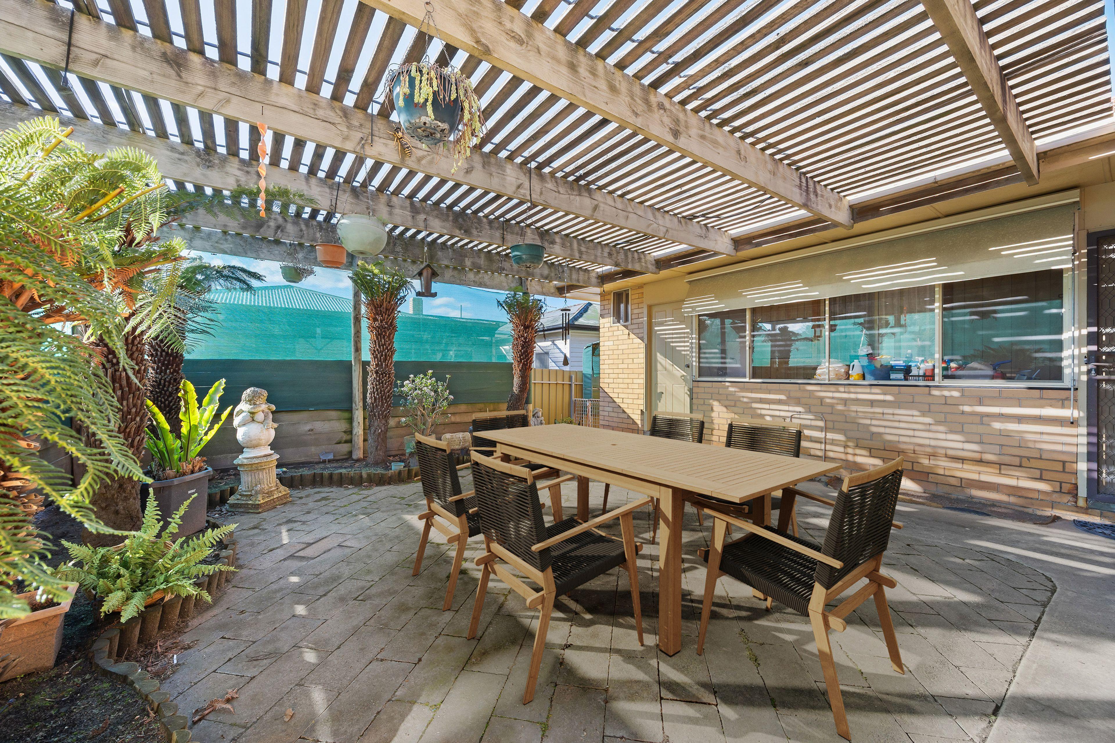 Spacious 3-Bedroom Family Home in the West