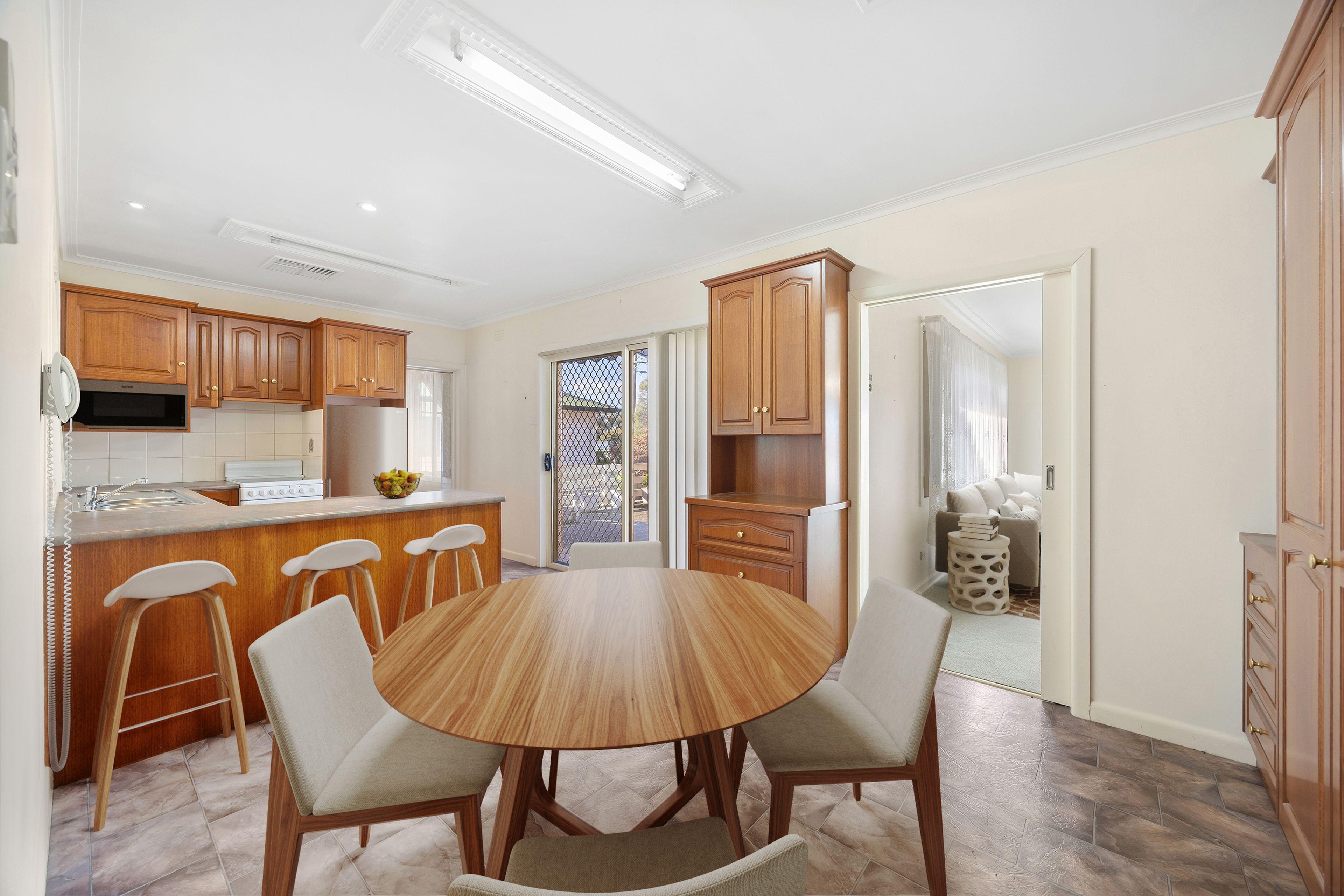 Spacious 3-Bedroom Family Home in the West