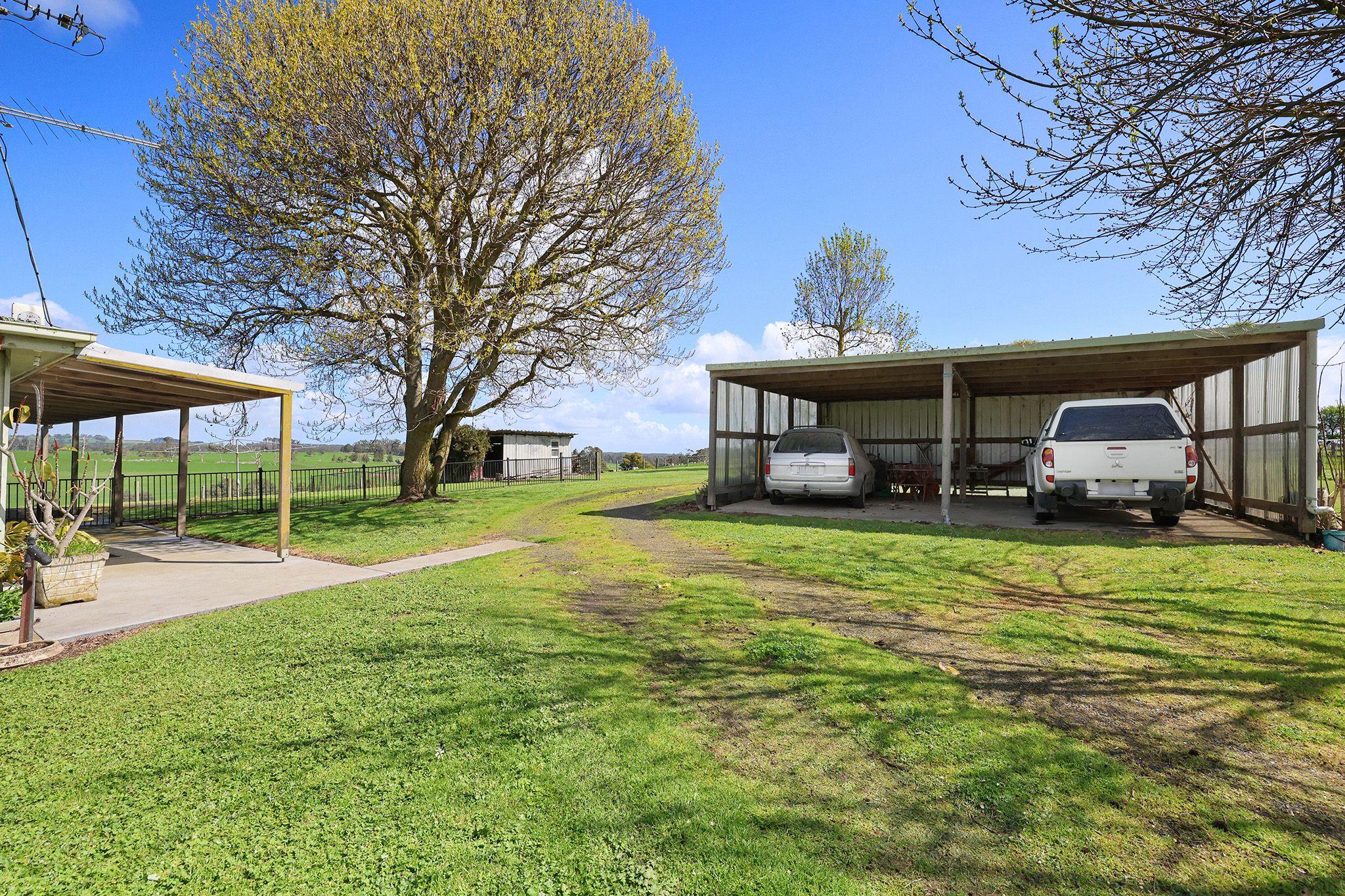 PRIZED RURAL HOLDINGS, SPECTACULAR LOCATION