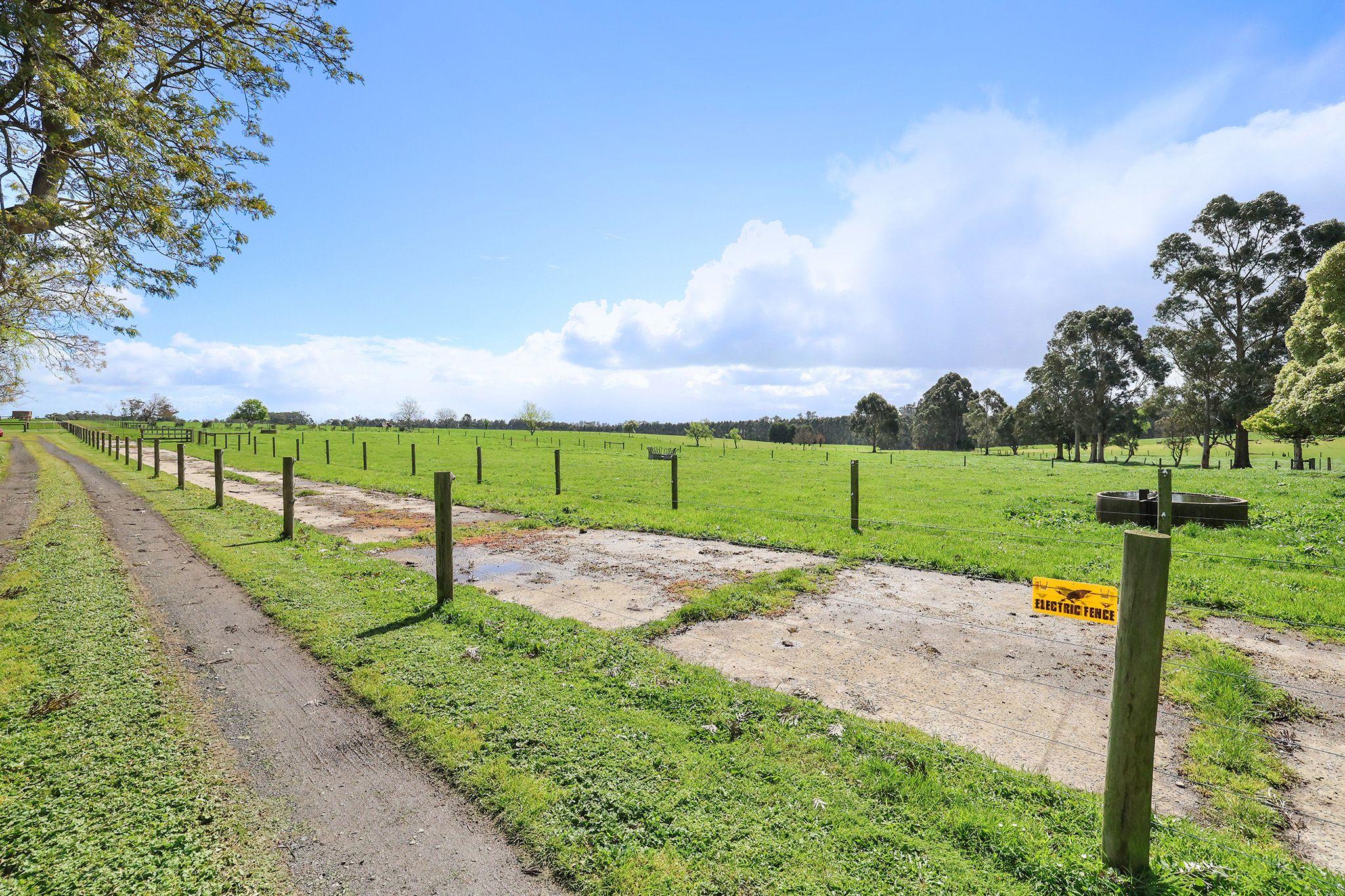 PRIZED RURAL HOLDINGS, SPECTACULAR LOCATION