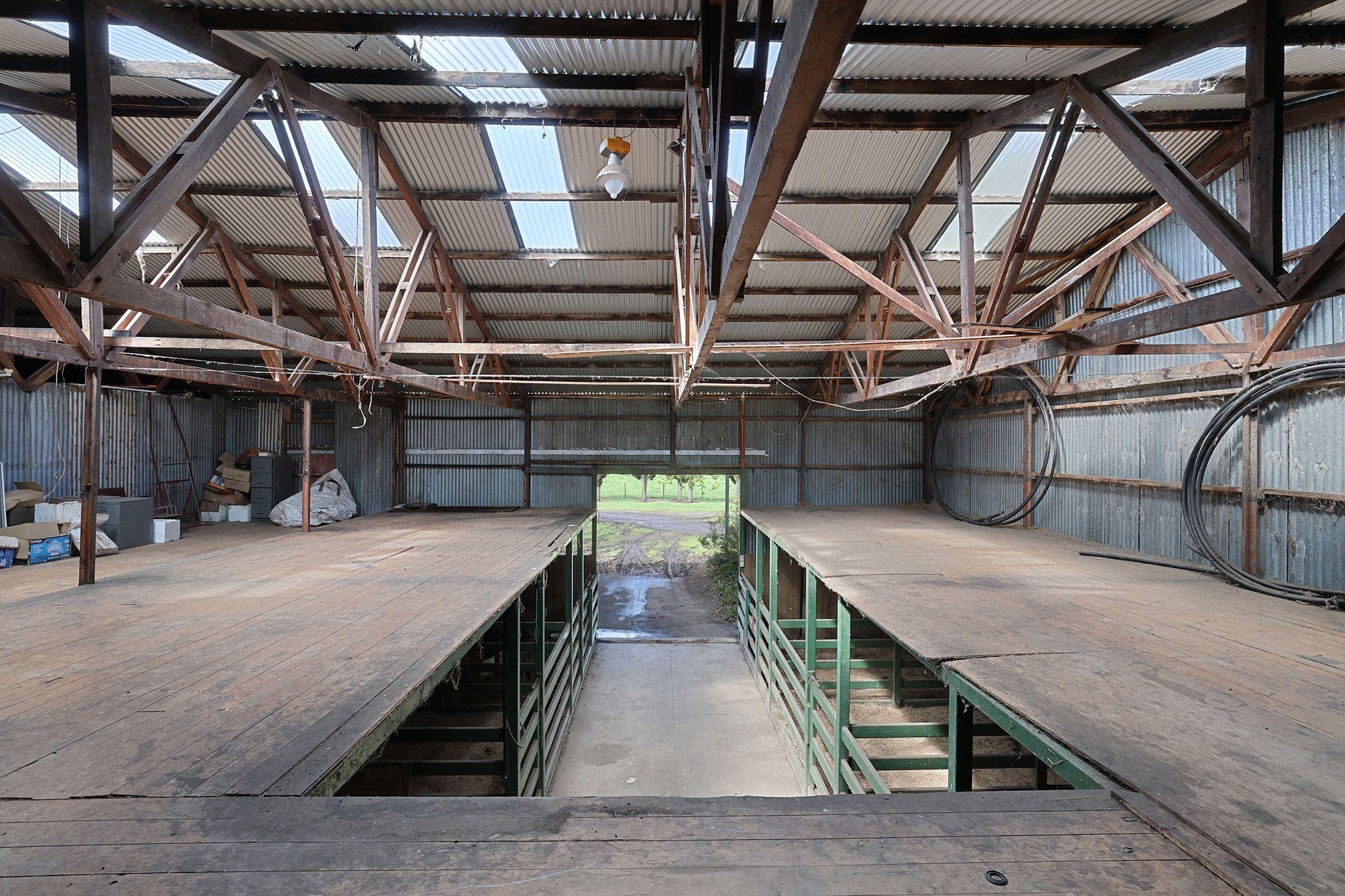 PRIZED RURAL HOLDINGS, SPECTACULAR LOCATION