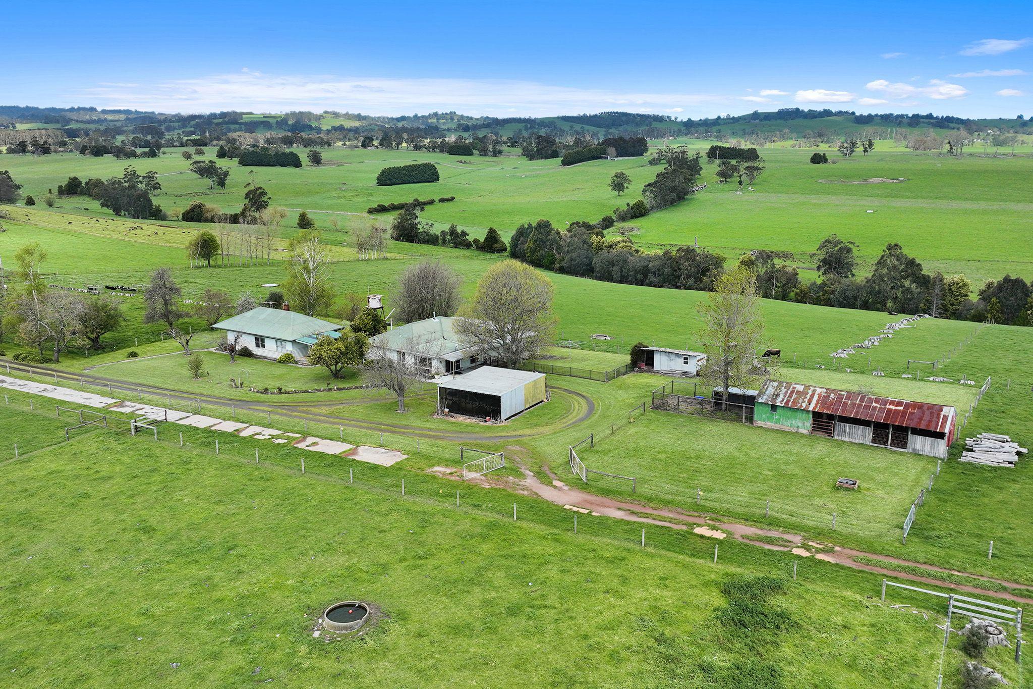 PRIZED RURAL HOLDINGS, SPECTACULAR LOCATION