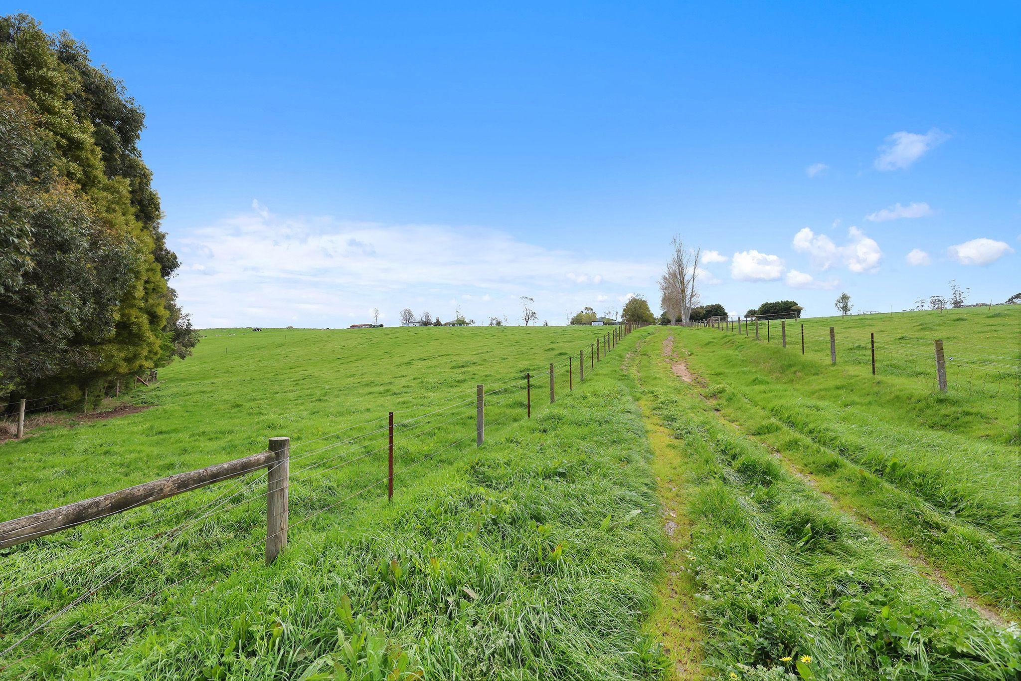 PRIZED RURAL HOLDINGS, SPECTACULAR LOCATION