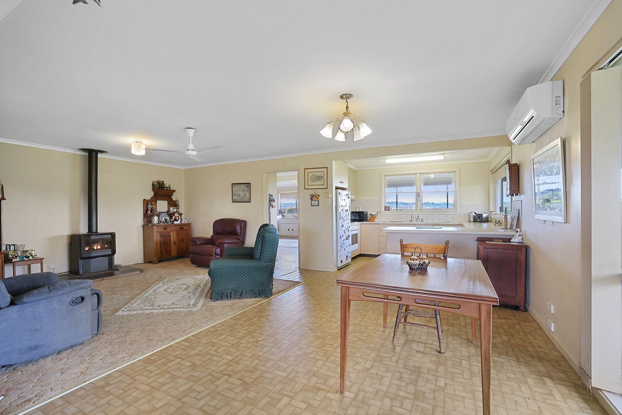 PRIZED RURAL HOLDINGS, SPECTACULAR LOCATION
