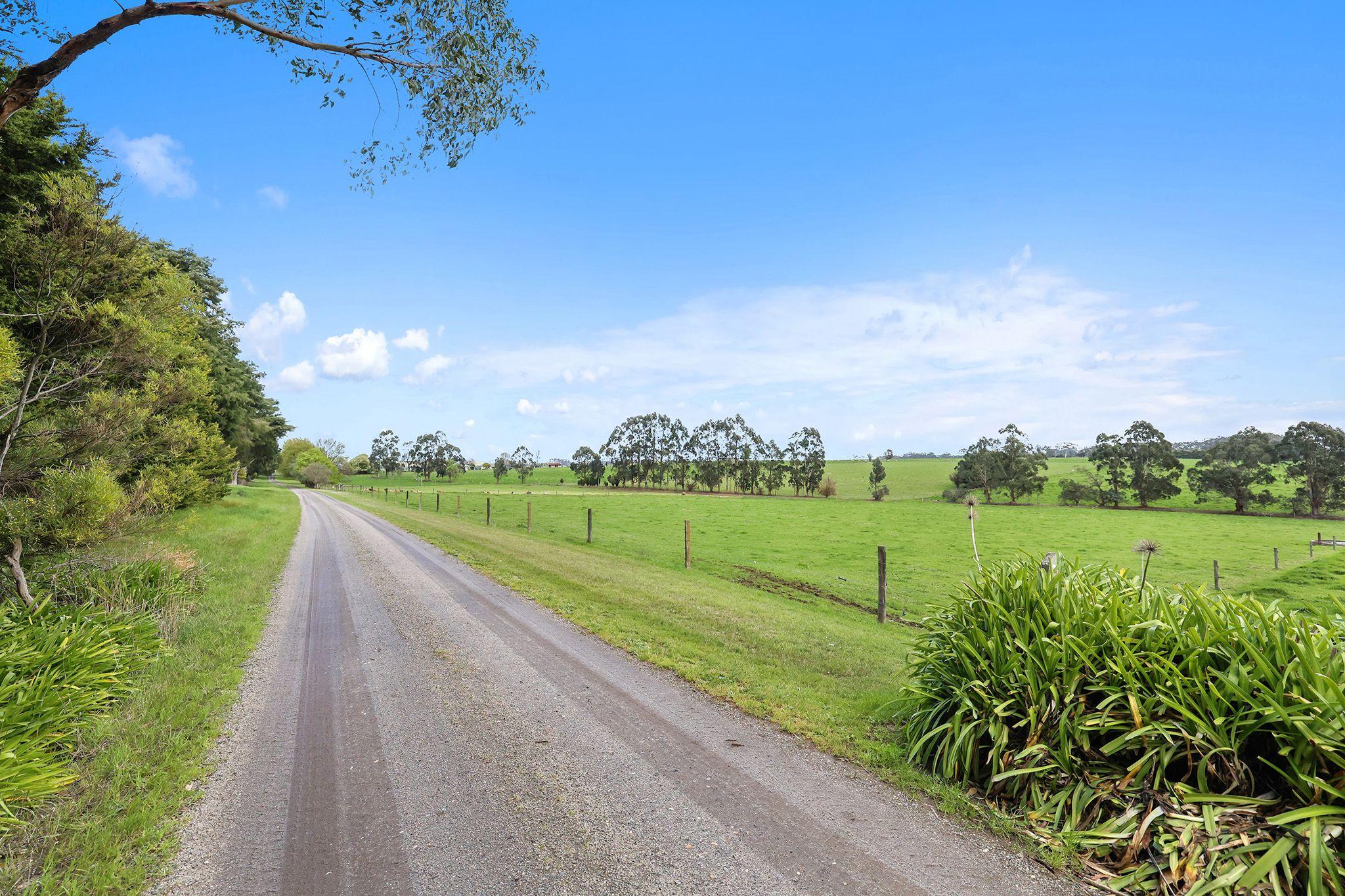 PRIZED RURAL HOLDINGS, SPECTACULAR LOCATION