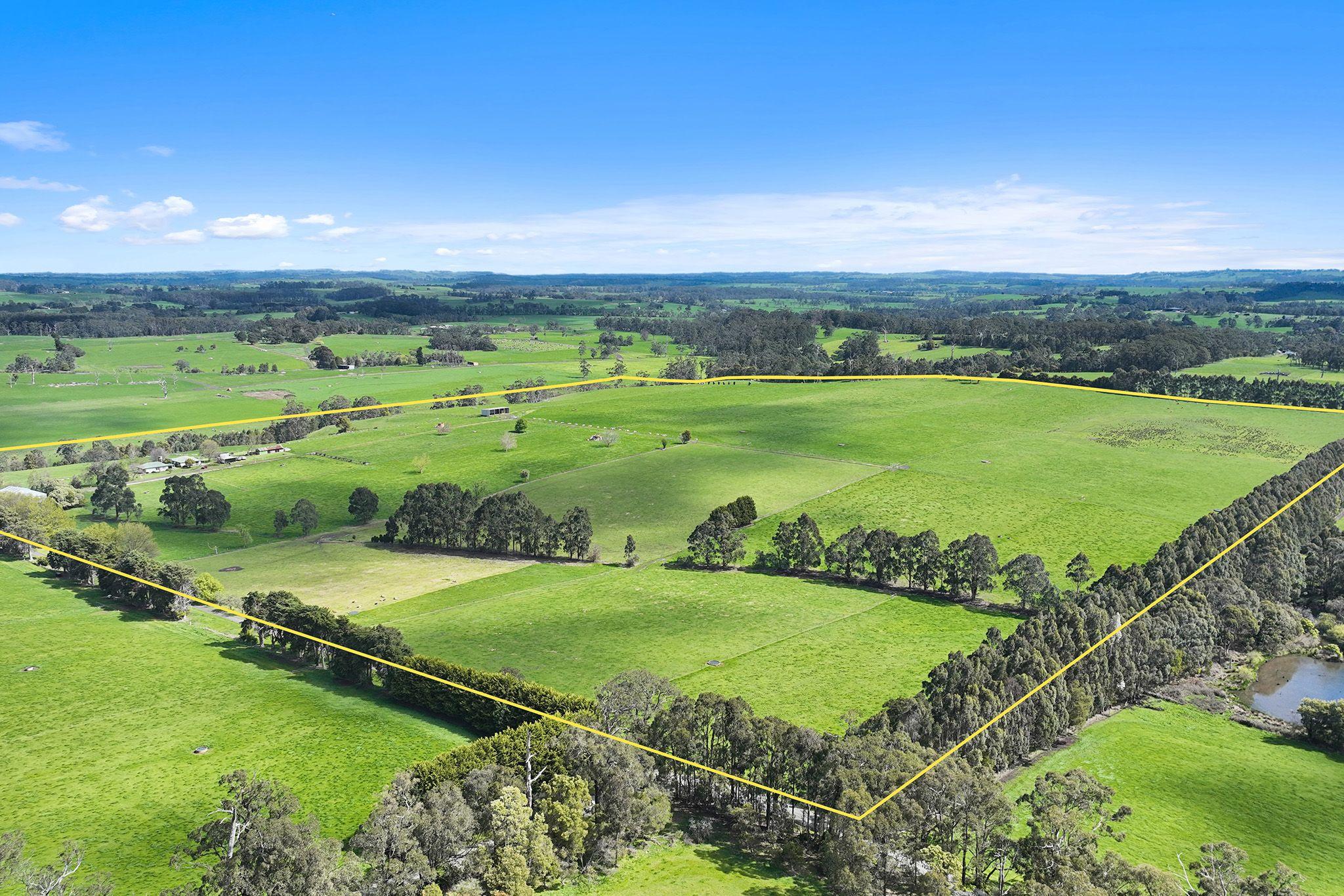 PRIZED RURAL HOLDINGS, SPECTACULAR LOCATION