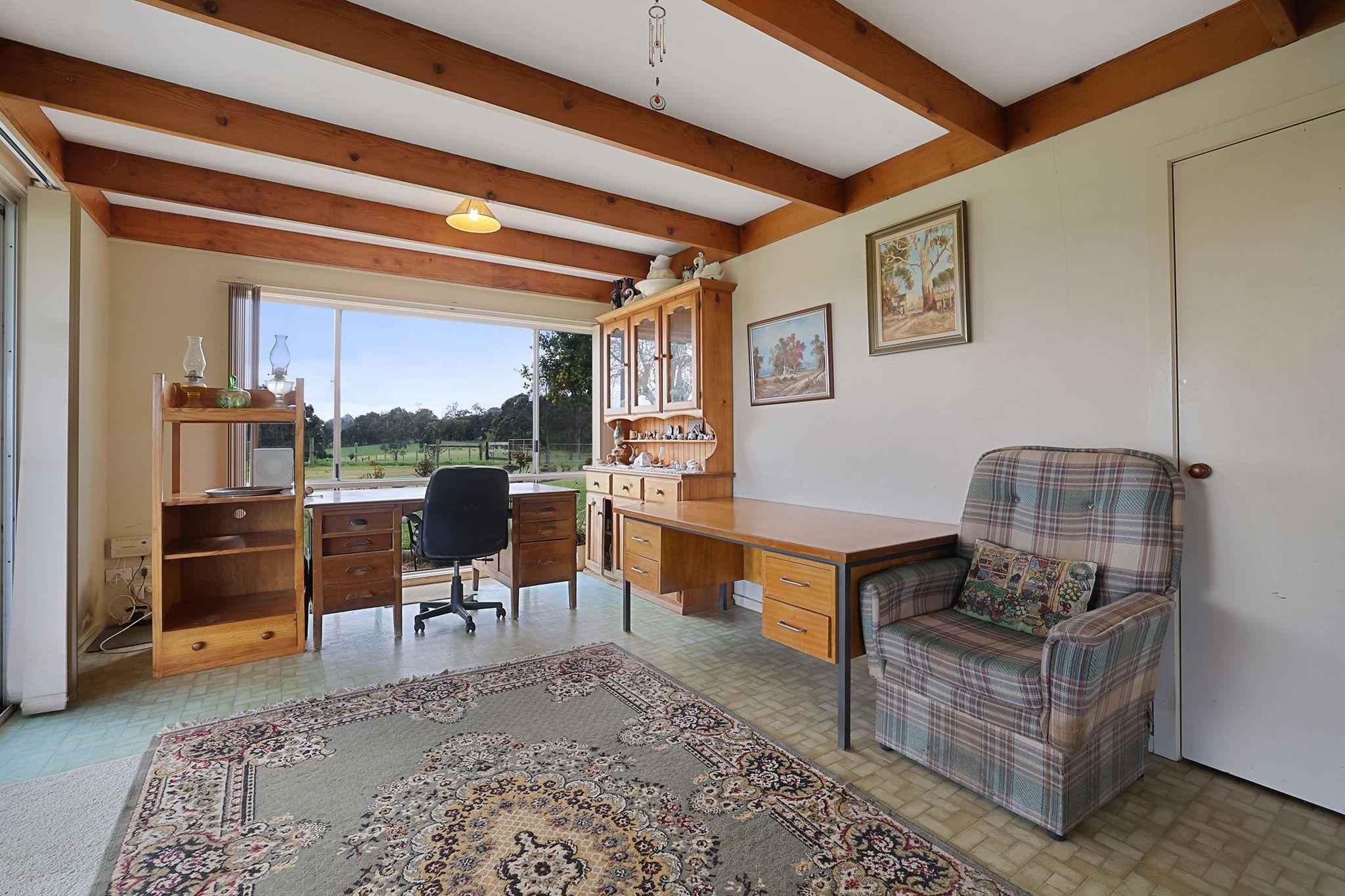 PRIZED RURAL HOLDINGS, SPECTACULAR LOCATION