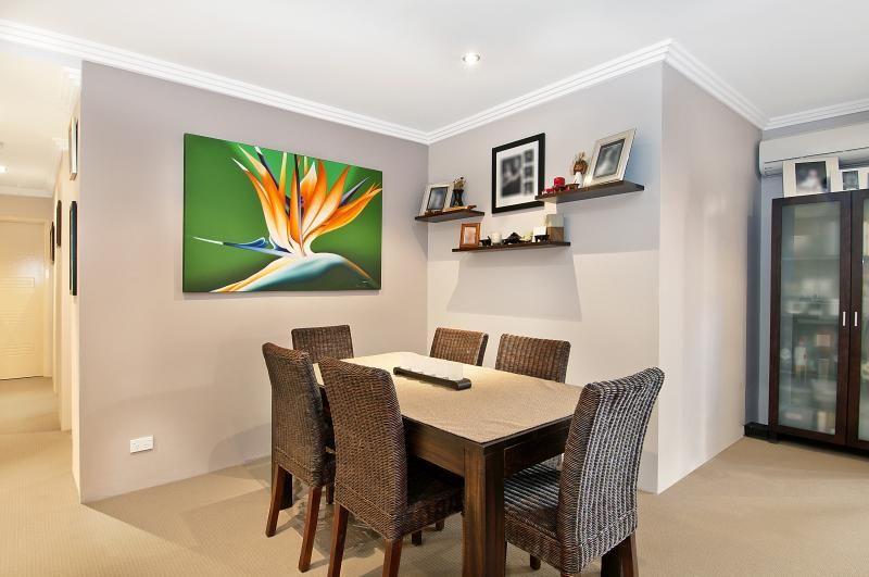 STYLISH & SPACIOUS GROUND FLOOR APARTMENT