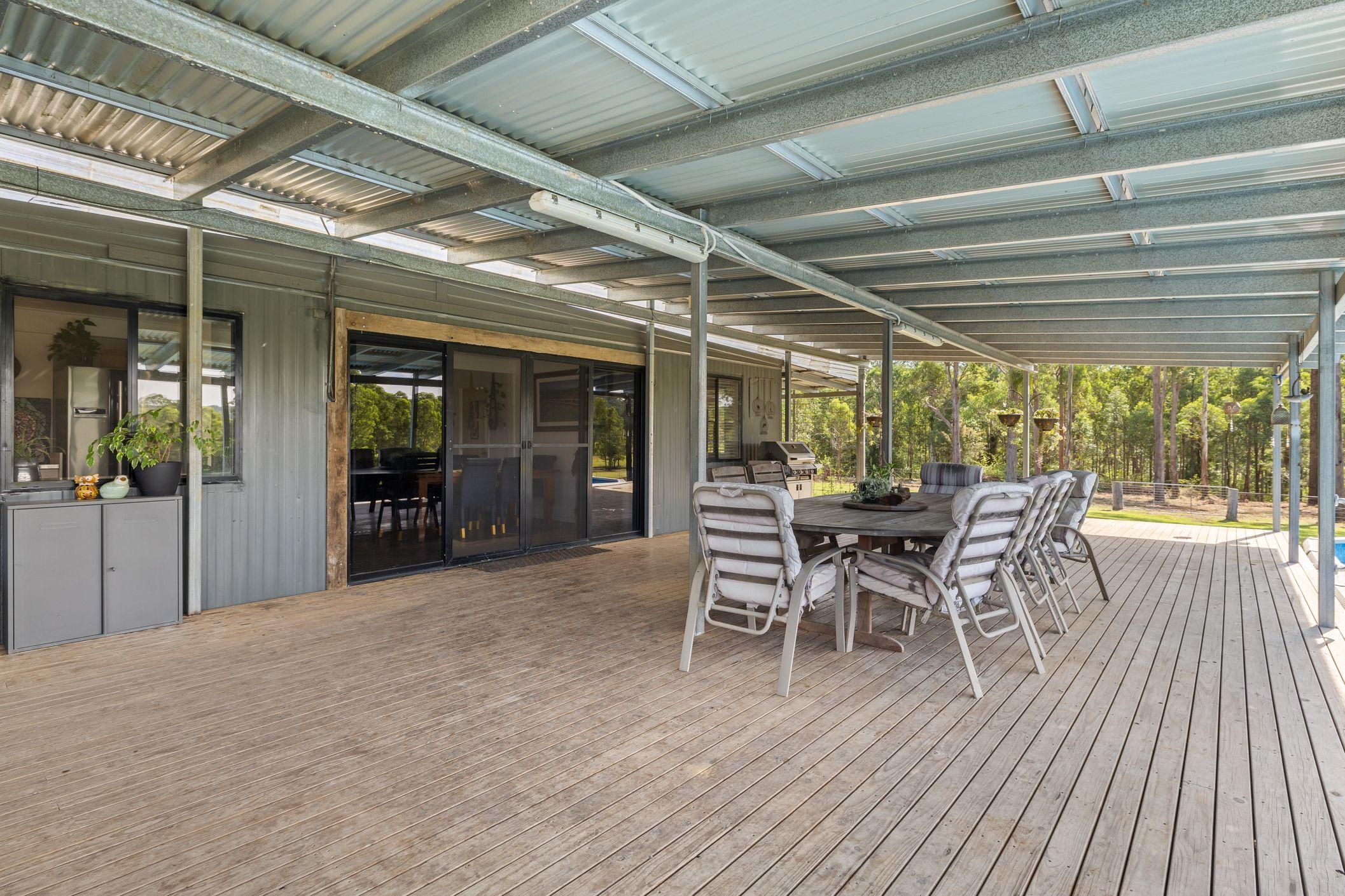 Large Acreage With Multiple Income Streams