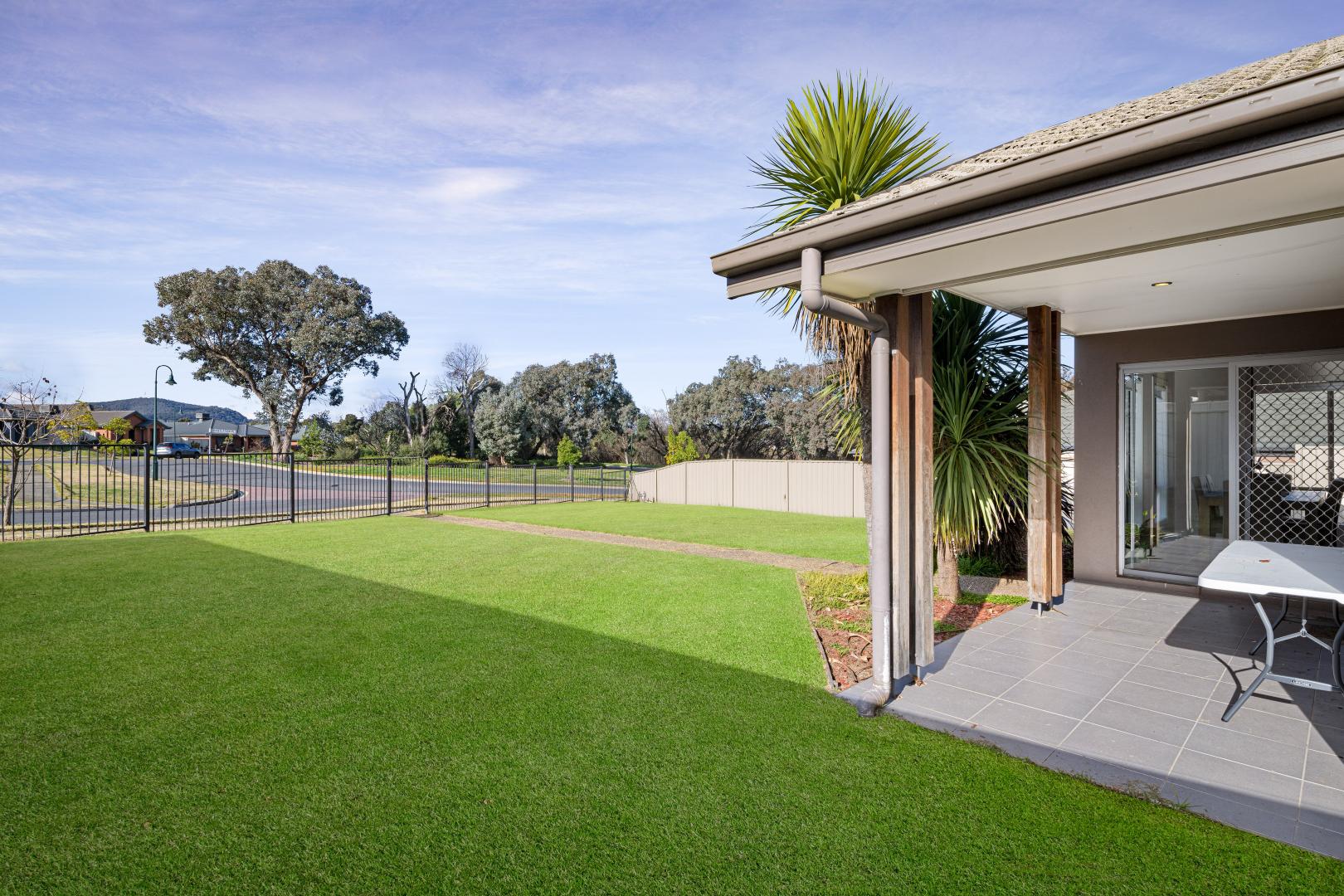 Comfort, Space & Convenience in Prime Hamilton Valley Location