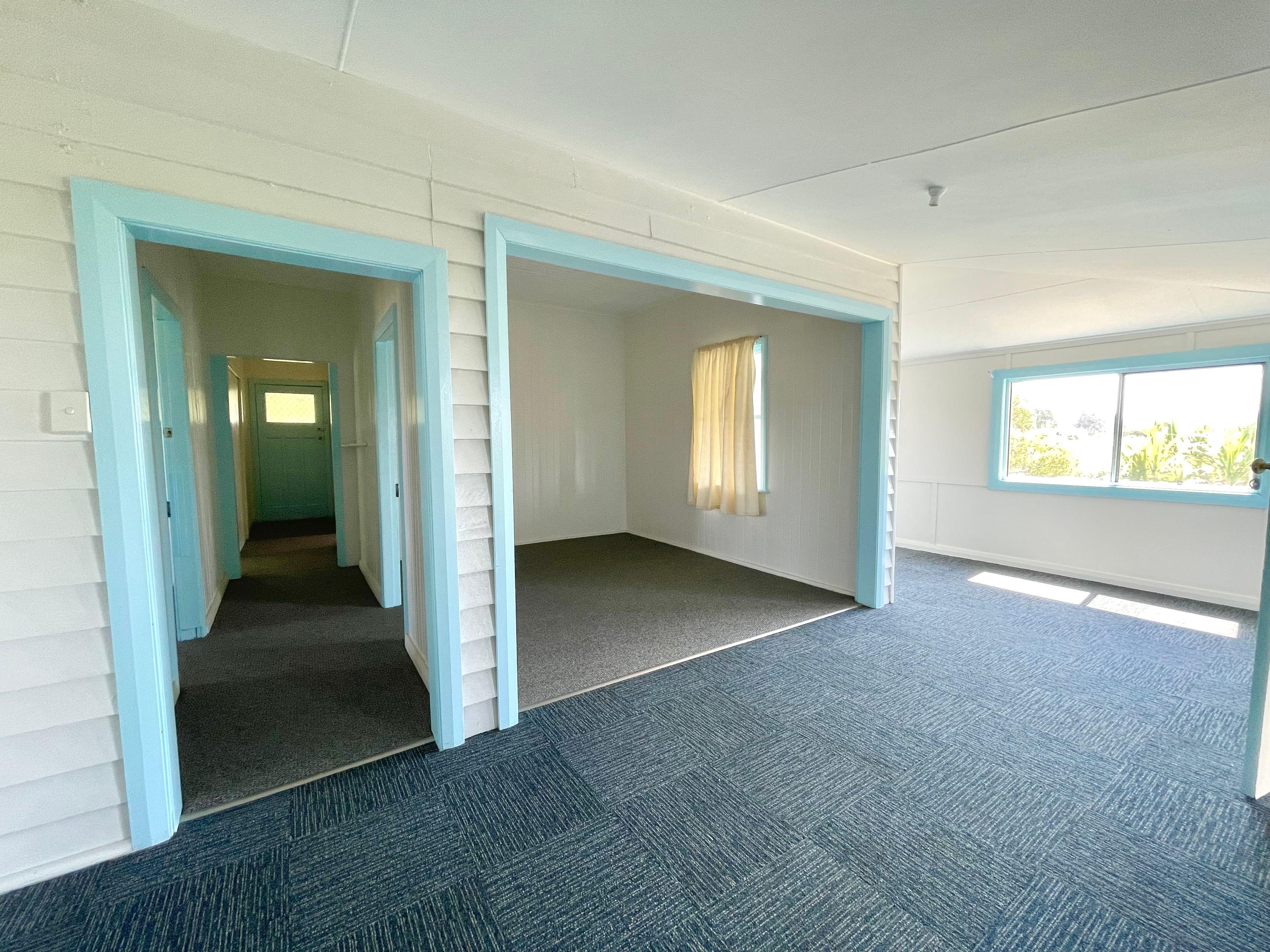 Peaceful 3 Bedroom Farmhouse in Woodford Island with Water Included