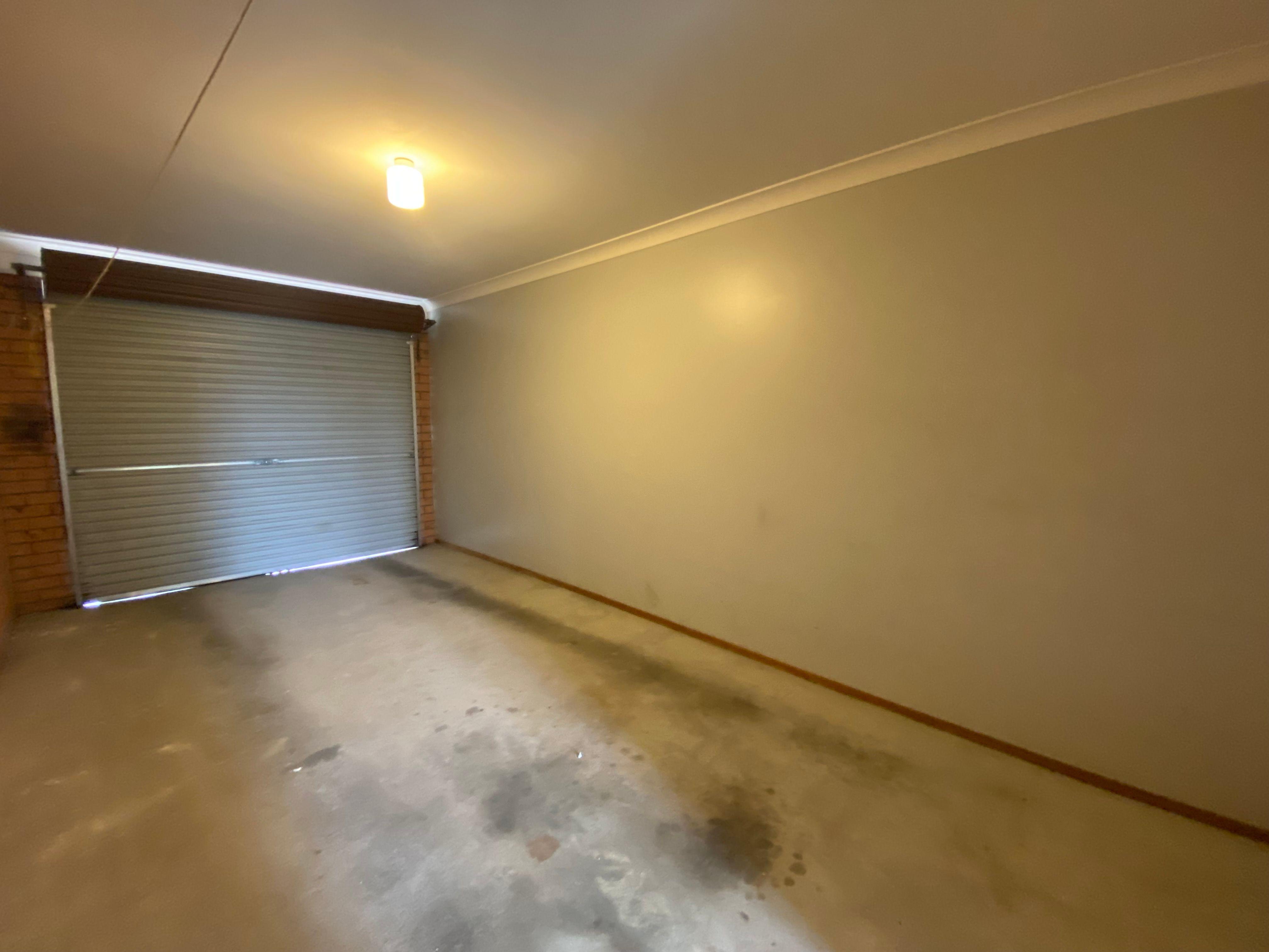 Freshy renovated Unit in ideal location