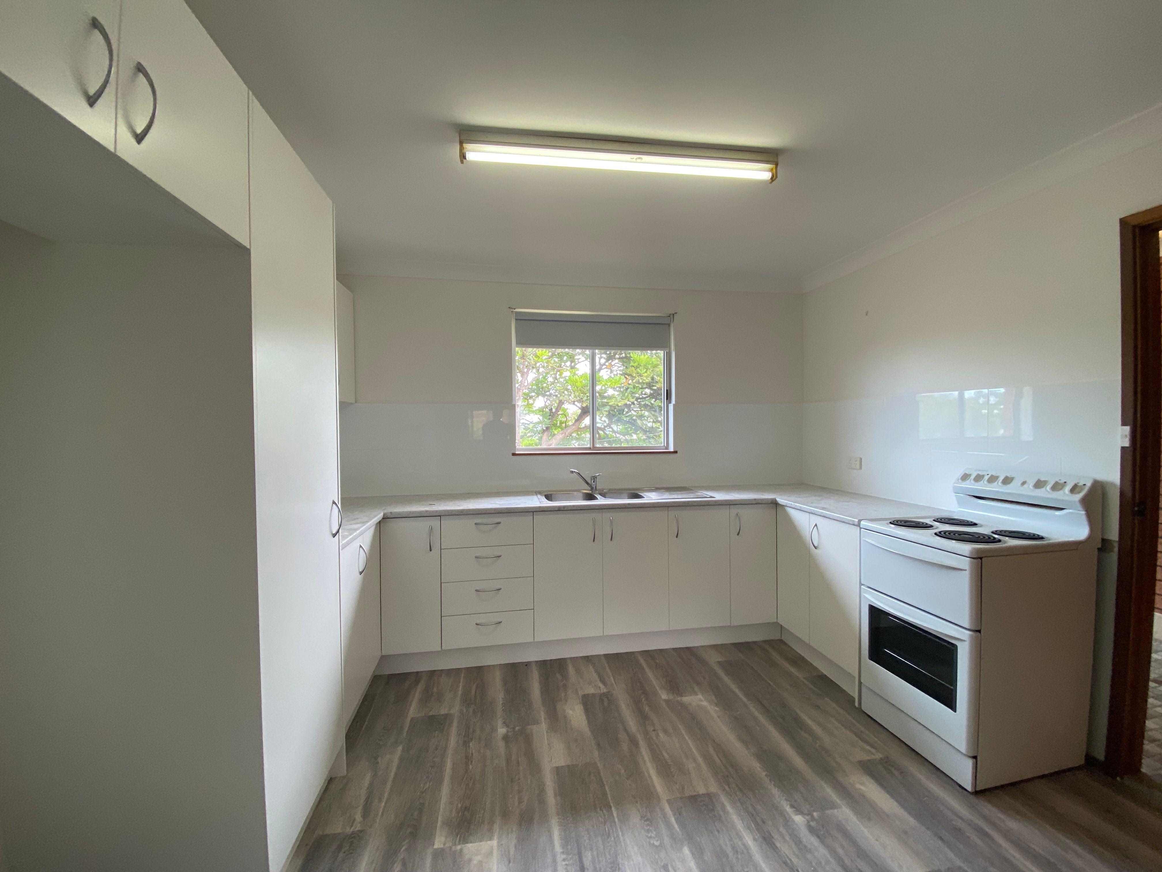 Freshy renovated Unit in ideal location