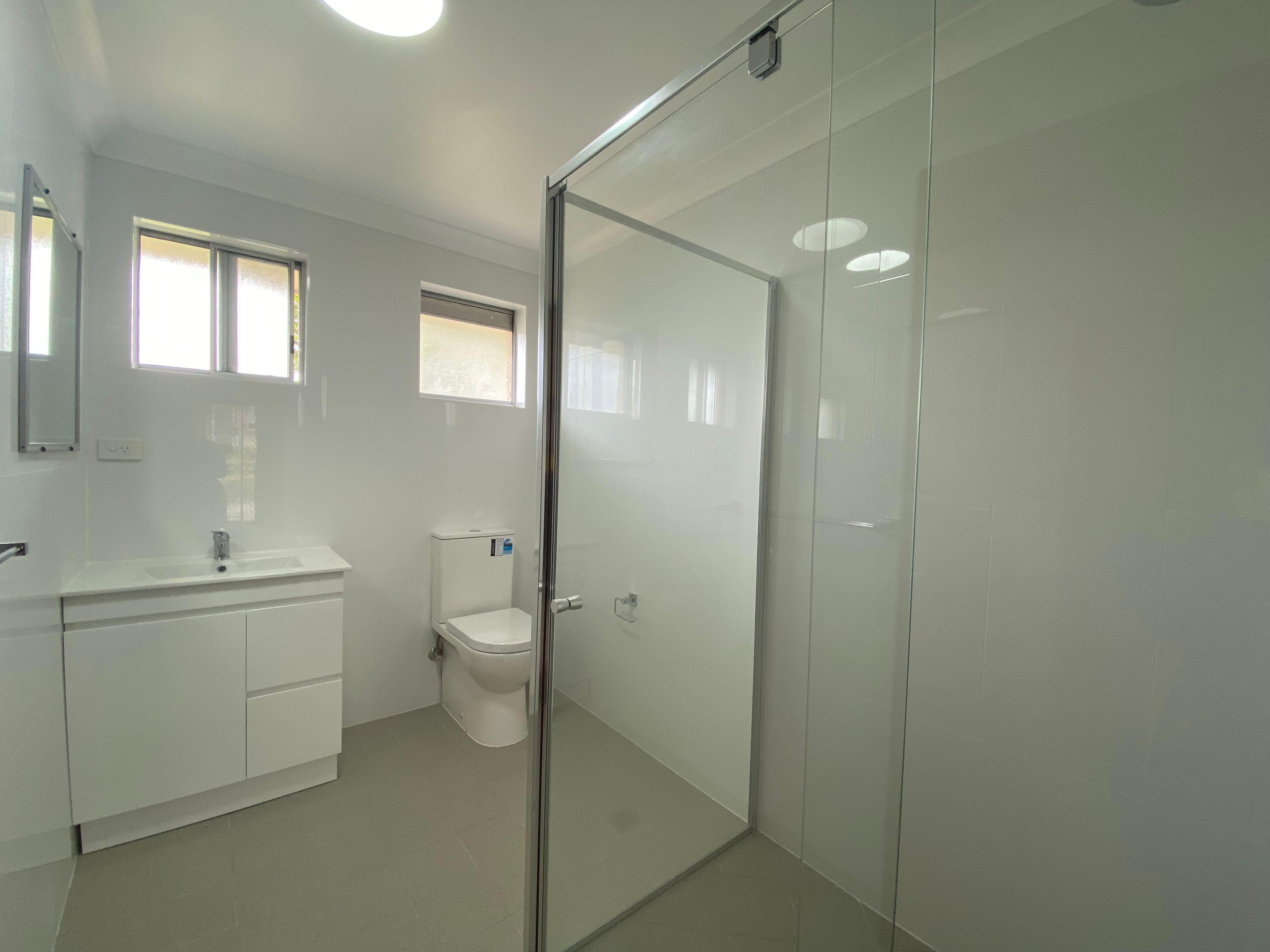 Freshy renovated Unit in ideal location