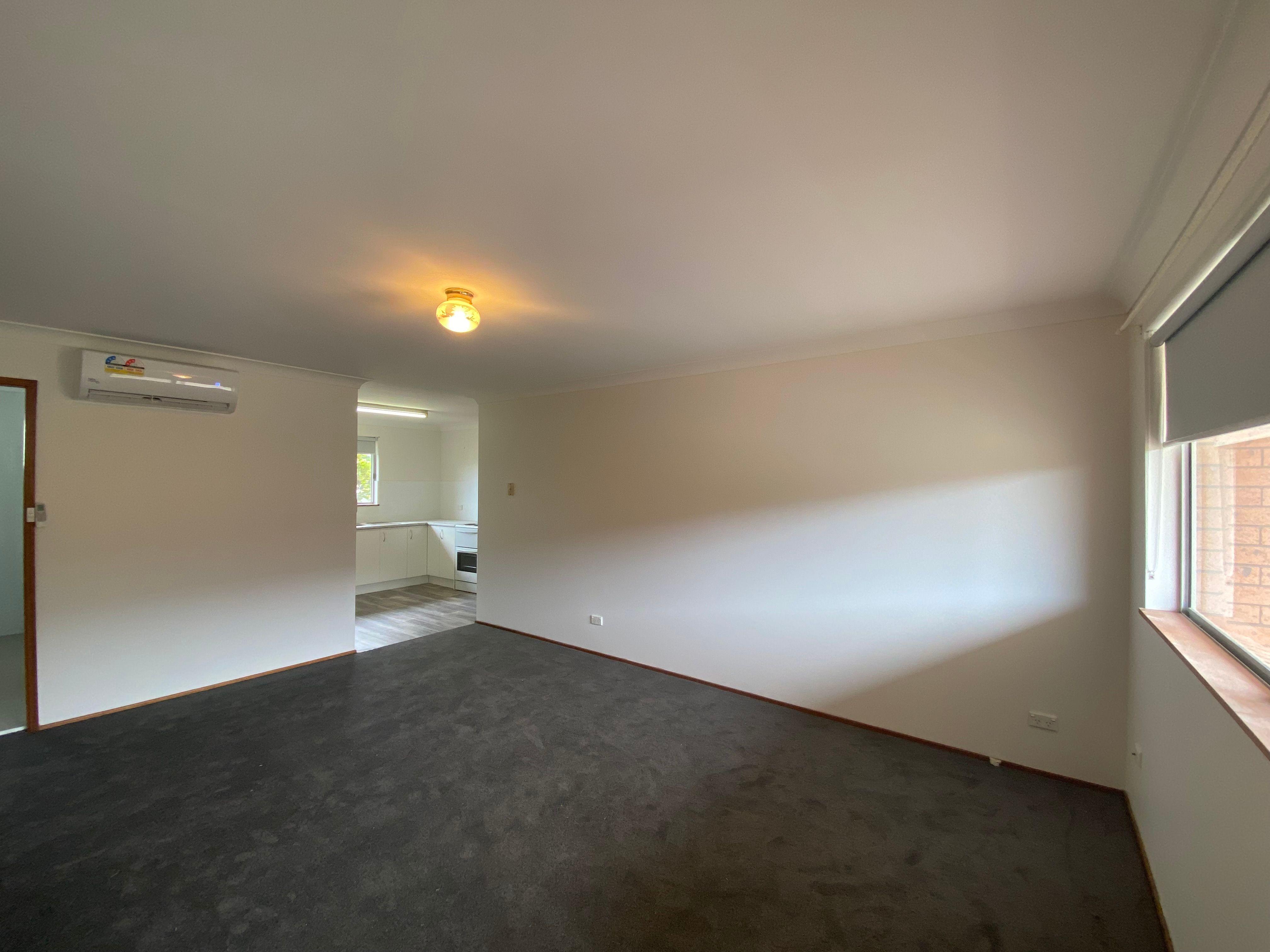 Freshy renovated Unit in ideal location