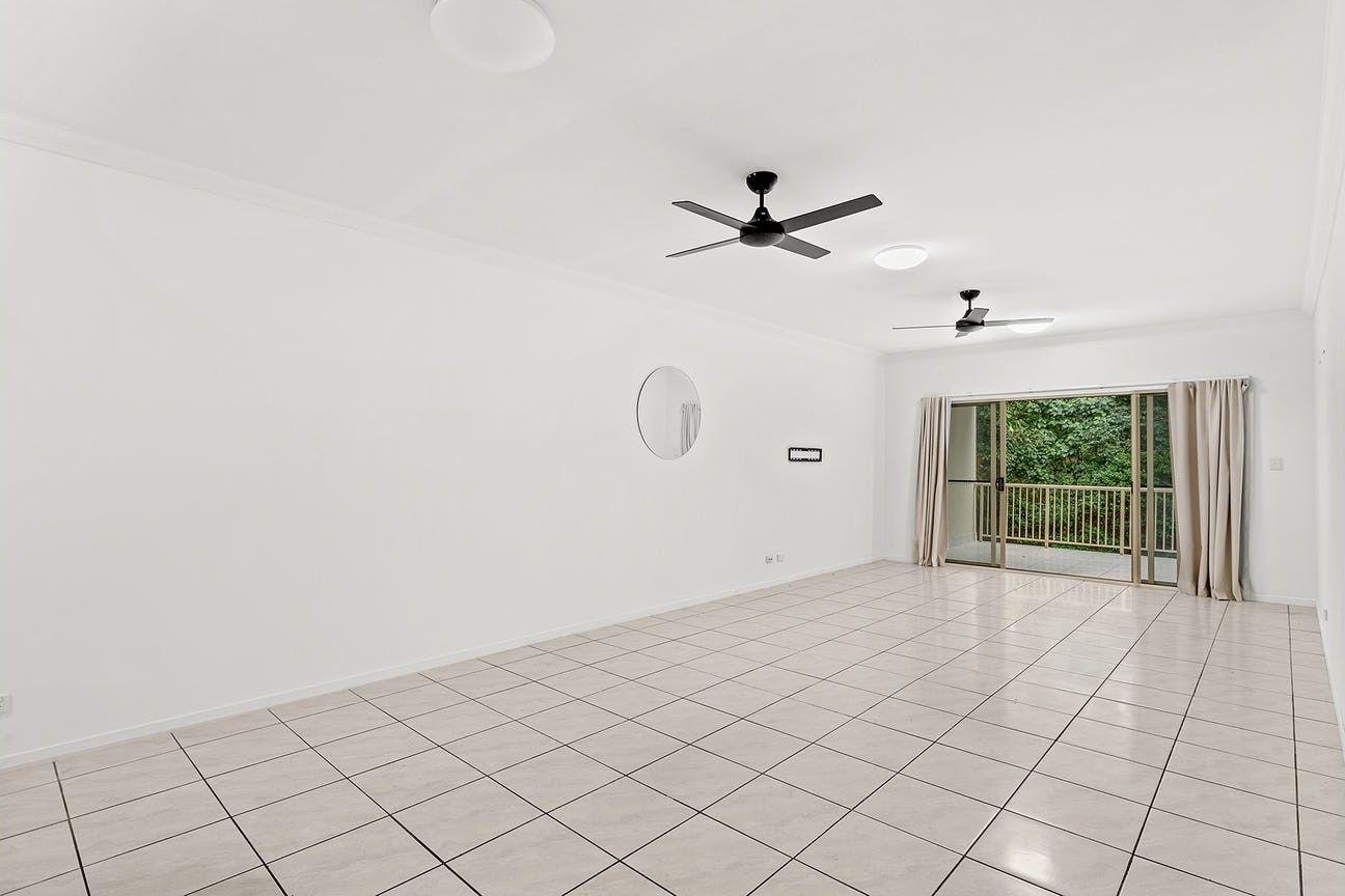 Stunning 3-Bedroom Unit in Prime Cannonvale Location!