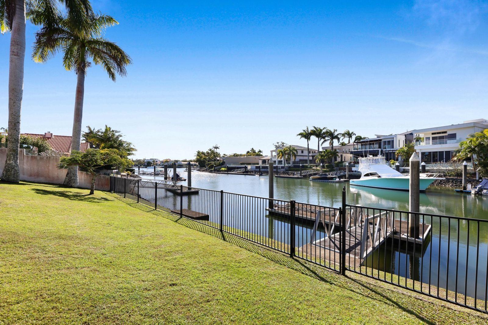 Luxury Tri-Level Home in Sanctuary Cove Resort - Fully Furnished