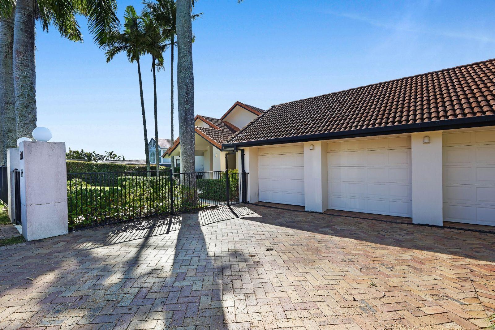 Luxury Tri-Level Home in Sanctuary Cove Resort - Fully Furnished