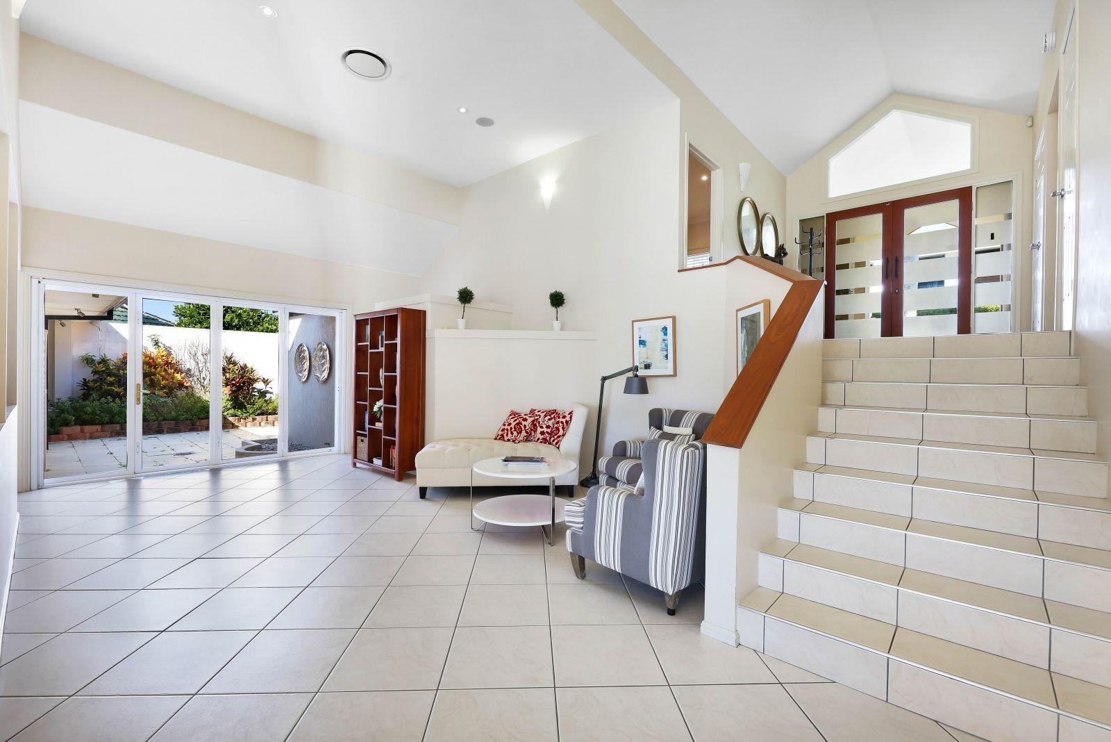 Luxury Tri-Level Home in Sanctuary Cove Resort - Fully Furnished