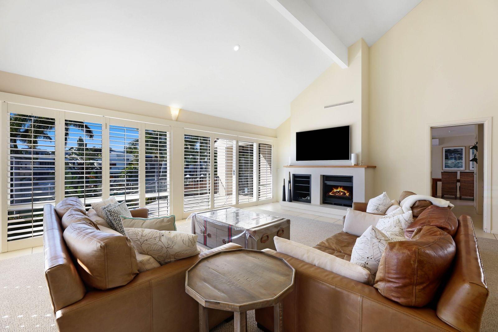 Luxury Tri-Level Home in Sanctuary Cove Resort - Fully Furnished