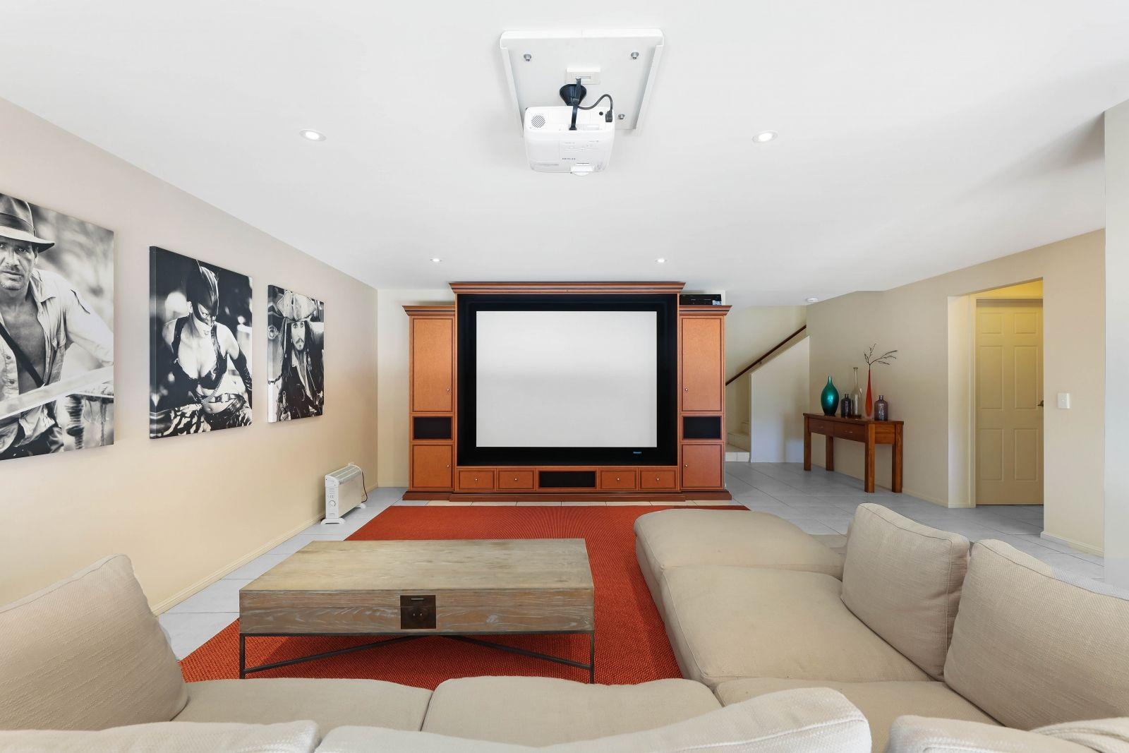 Luxury Tri-Level Home in Sanctuary Cove Resort - Fully Furnished