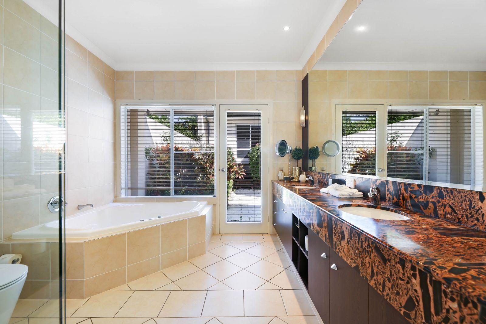 Luxury Tri-Level Home in Sanctuary Cove Resort - Fully Furnished